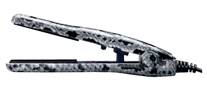 Billede fra myndighedens meddelelse af det tilbagekaldte produkt JOSÉ EBER PETITE FLAT IRON, SNAKE SKIN. Årsag: OKTILTAG.