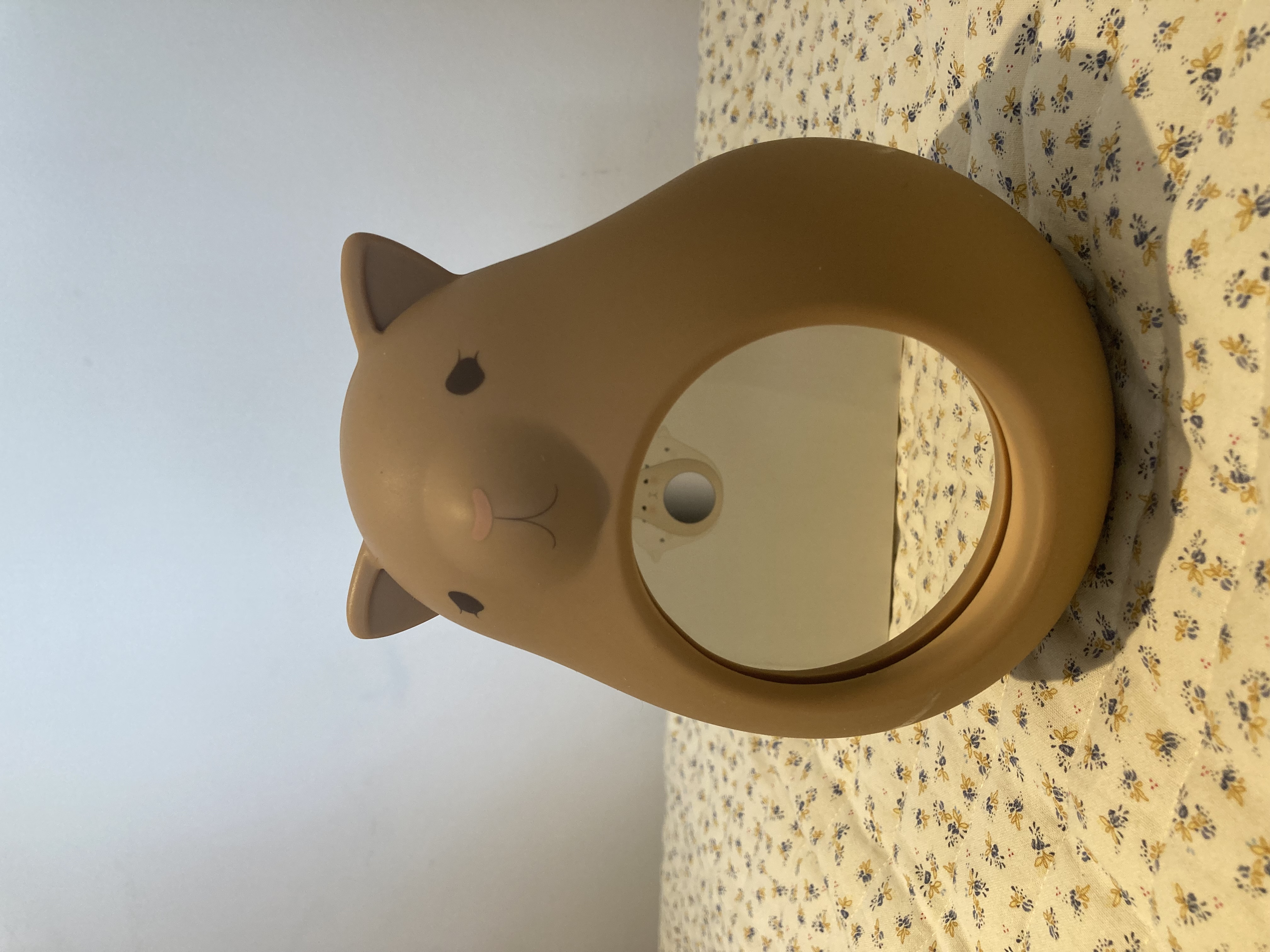 Billede fra myndighedens meddelelse af det tilbagekaldte produkt Baby mirror - KS2497. Årsag: OKTILTAG.