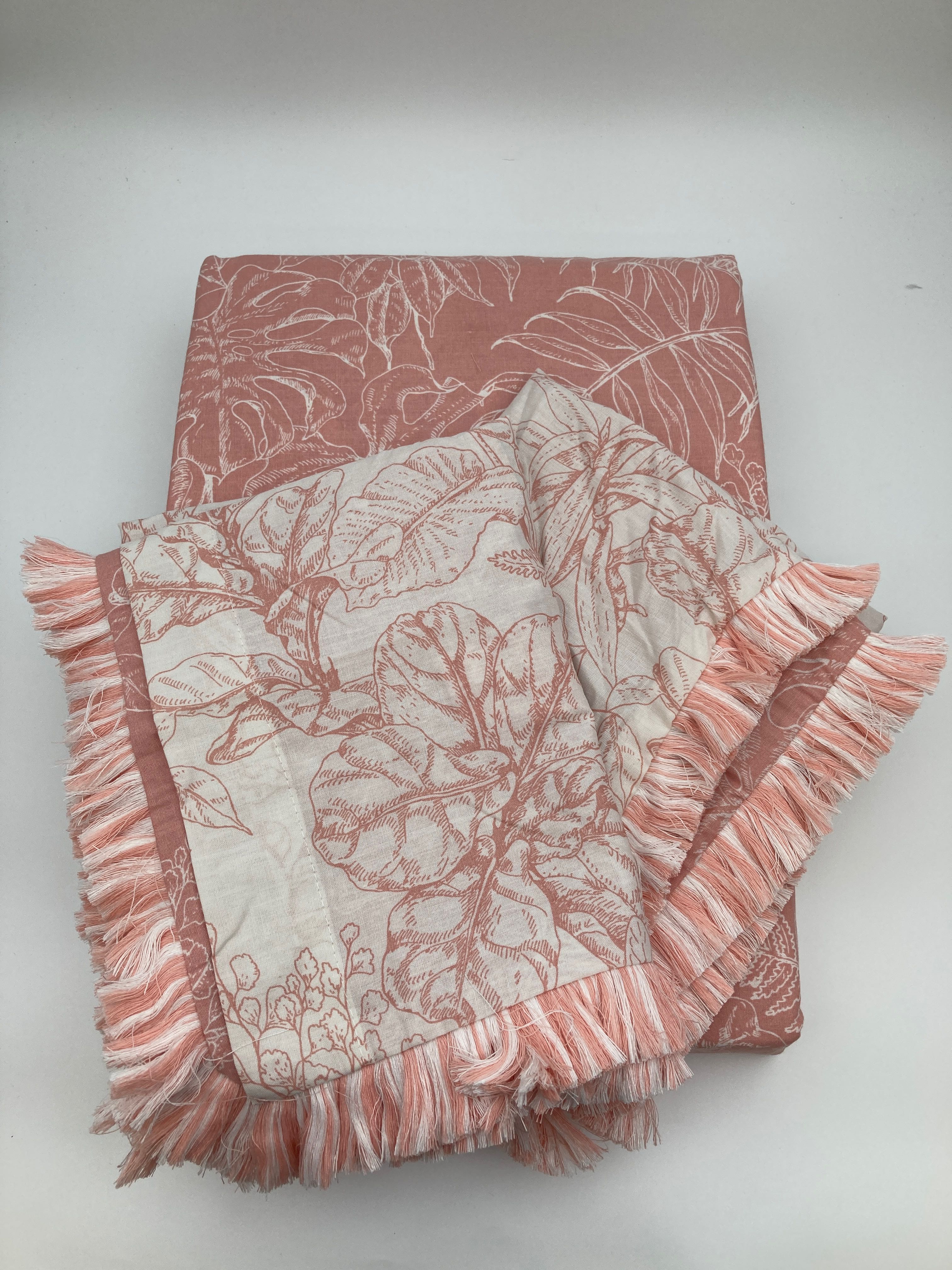 Billede fra myndighedens meddelelse af det tilbagekaldte produkt Bali Fringed Duvet and Pillowcase Set - Double. Årsag: OKTILTAG.