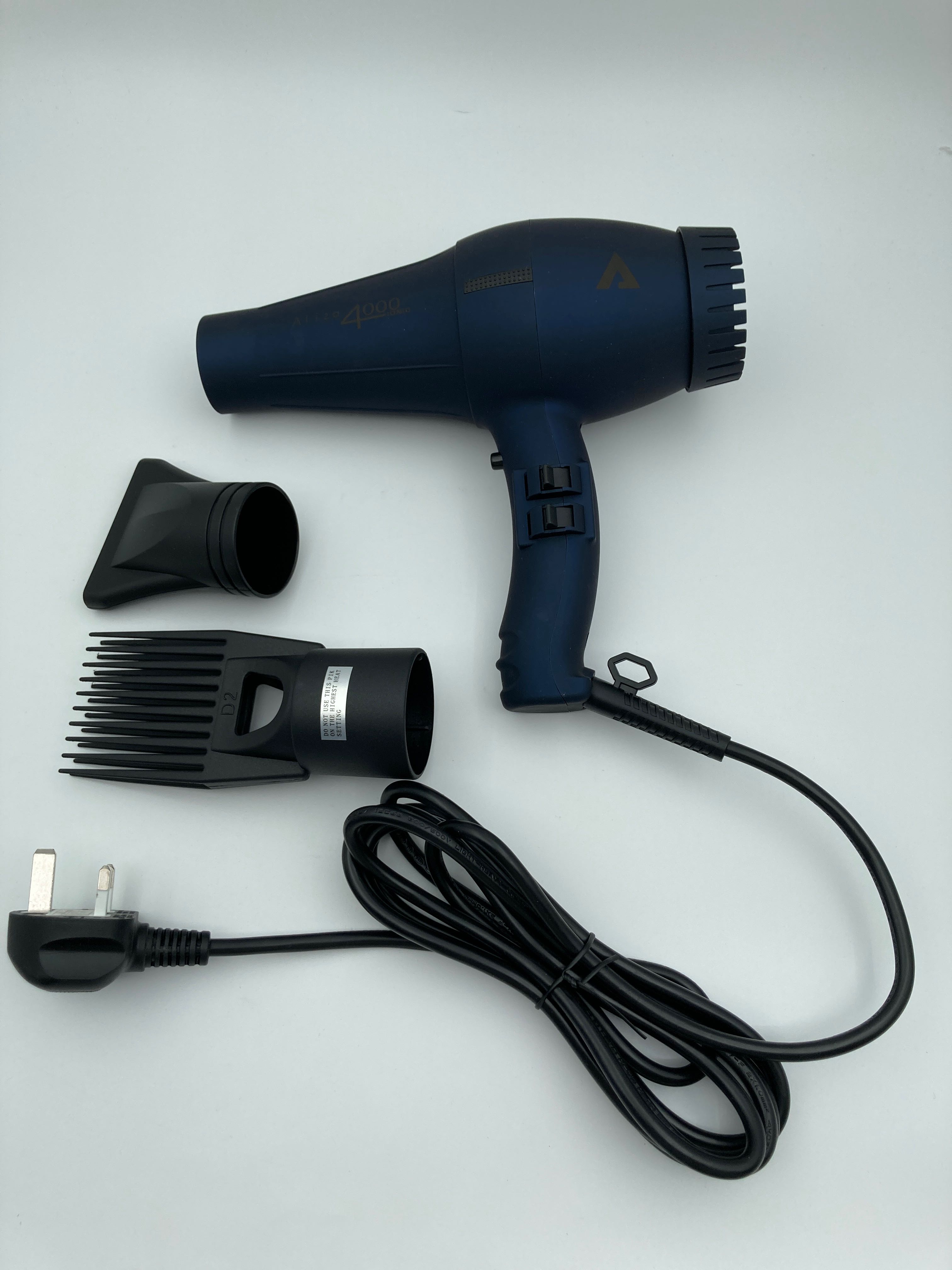 Billede fra myndighedens meddelelse af det tilbagekaldte produkt Pro 4000 Iconic Ceramic Hair Dryer. Årsag: OKTILTAG.
