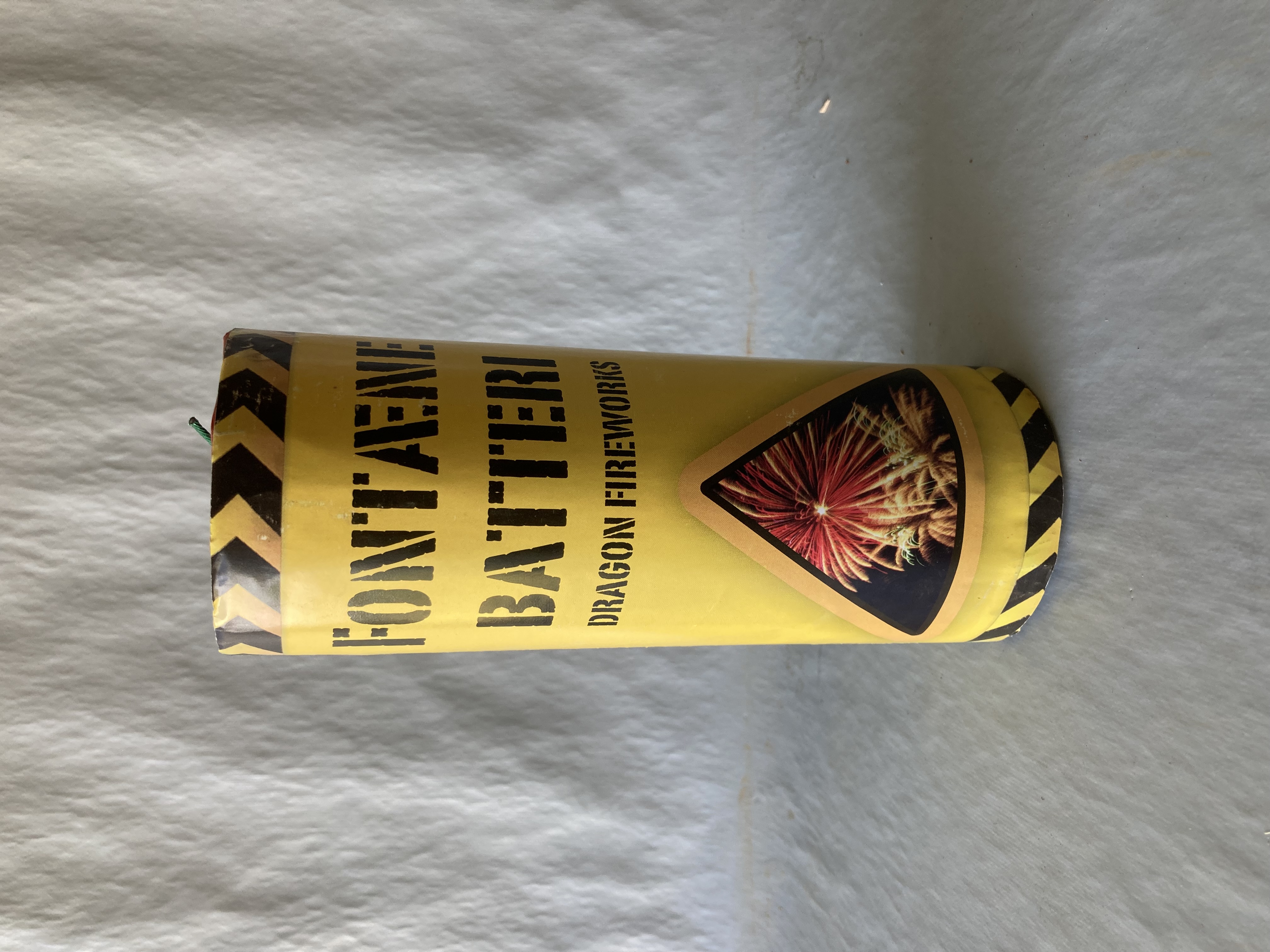 Billede fra myndighedens meddelelse af det tilbagekaldte produkt Fontæne Batteri. Årsag: OKTILTAG.