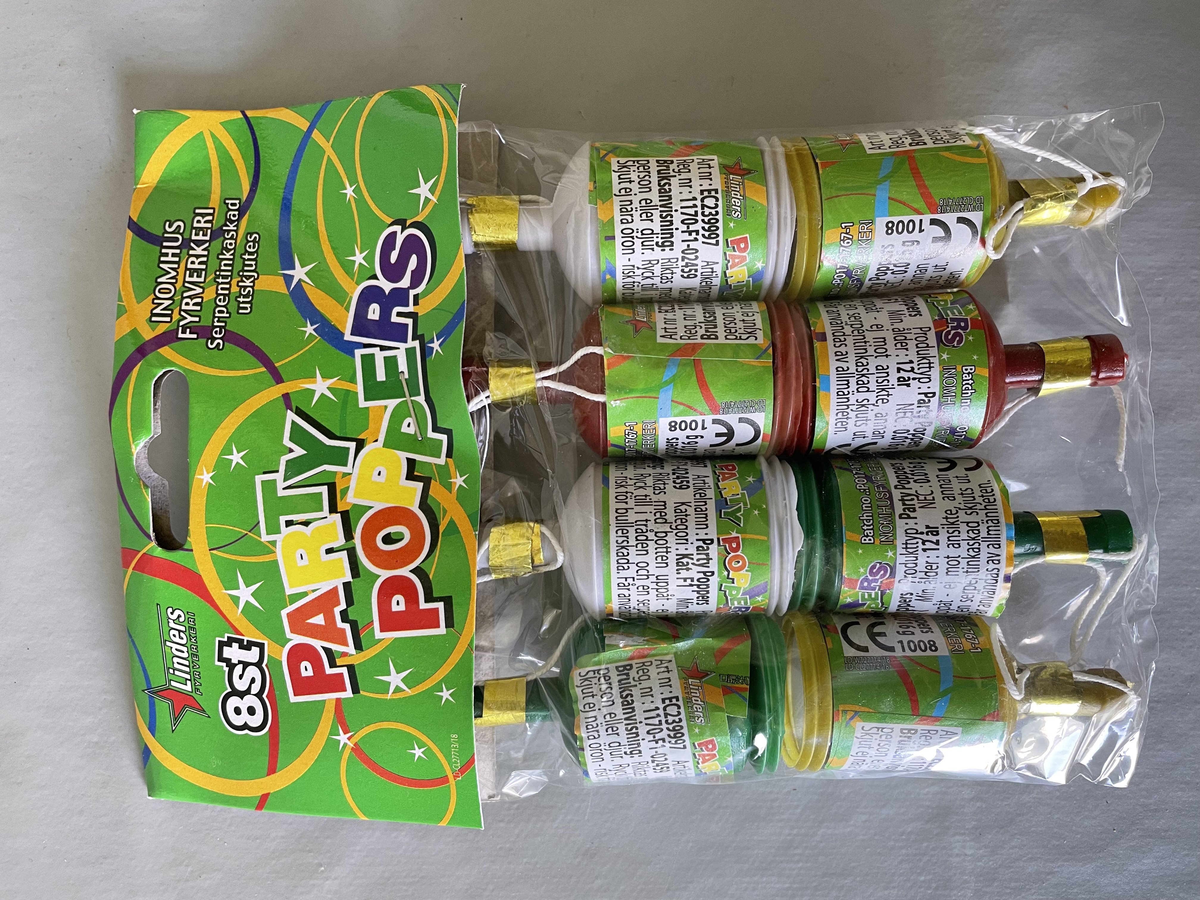 Billede fra myndighedens meddelelse af det tilbagekaldte produkt 8 st Party Poppers. Årsag: OKTILTAG.