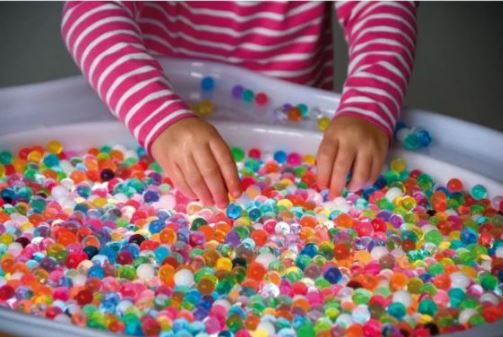 Billede fra myndighedens meddelelse af det tilbagekaldte produkt Sanseperler - Farvemix. Årsag: OKTILTAG.