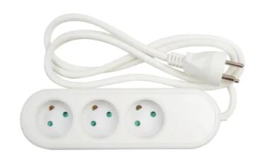 Billede fra myndighedens meddelelse af det tilbagekaldte produkt E:ZO forlængerledning med 3 strømstik. Årsag: OKTILTAG.