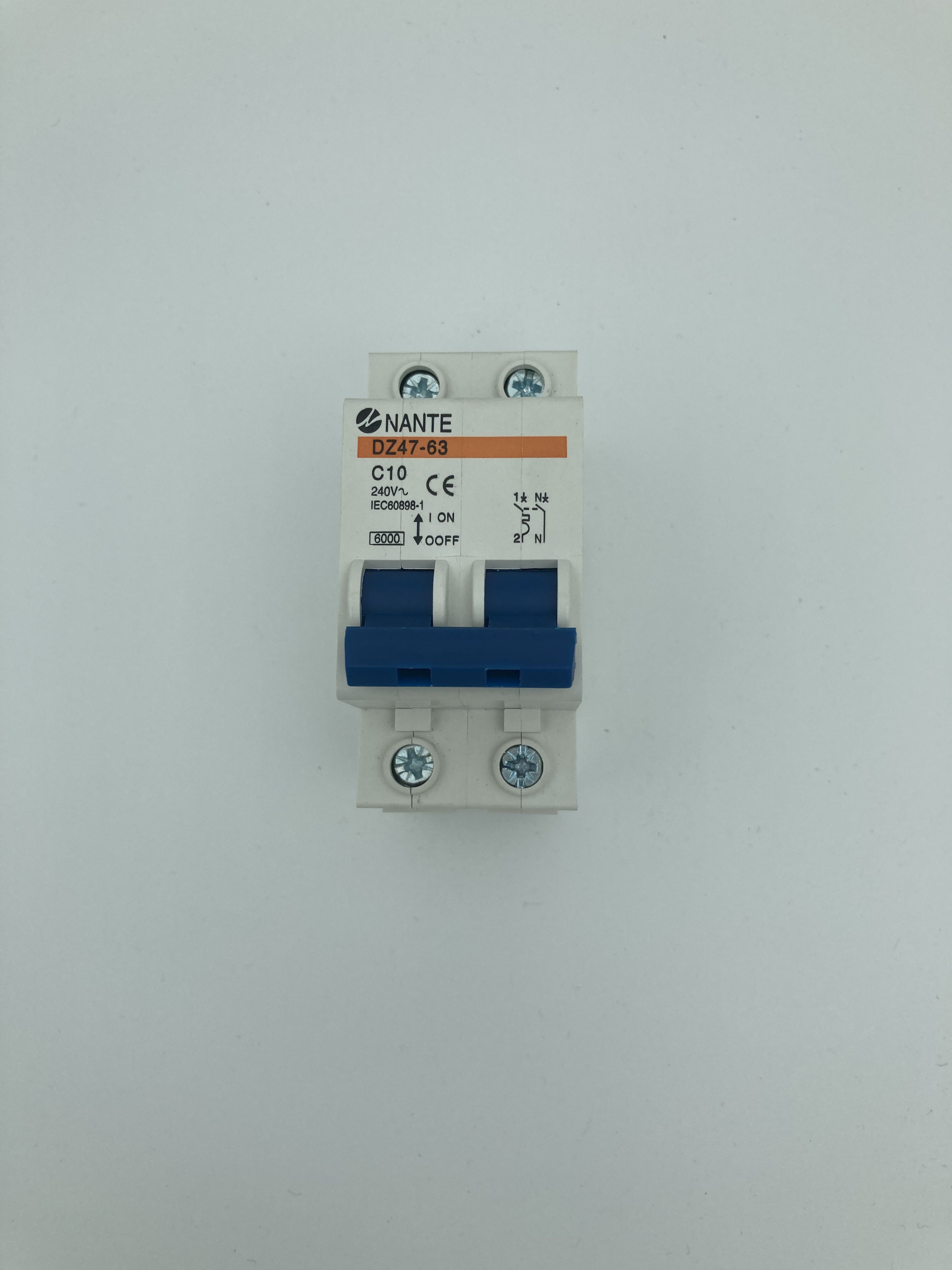 Billede fra myndighedens meddelelse af det tilbagekaldte produkt Automatsikring, model NANTE DZ47-63. Årsag: OKTILTAG.