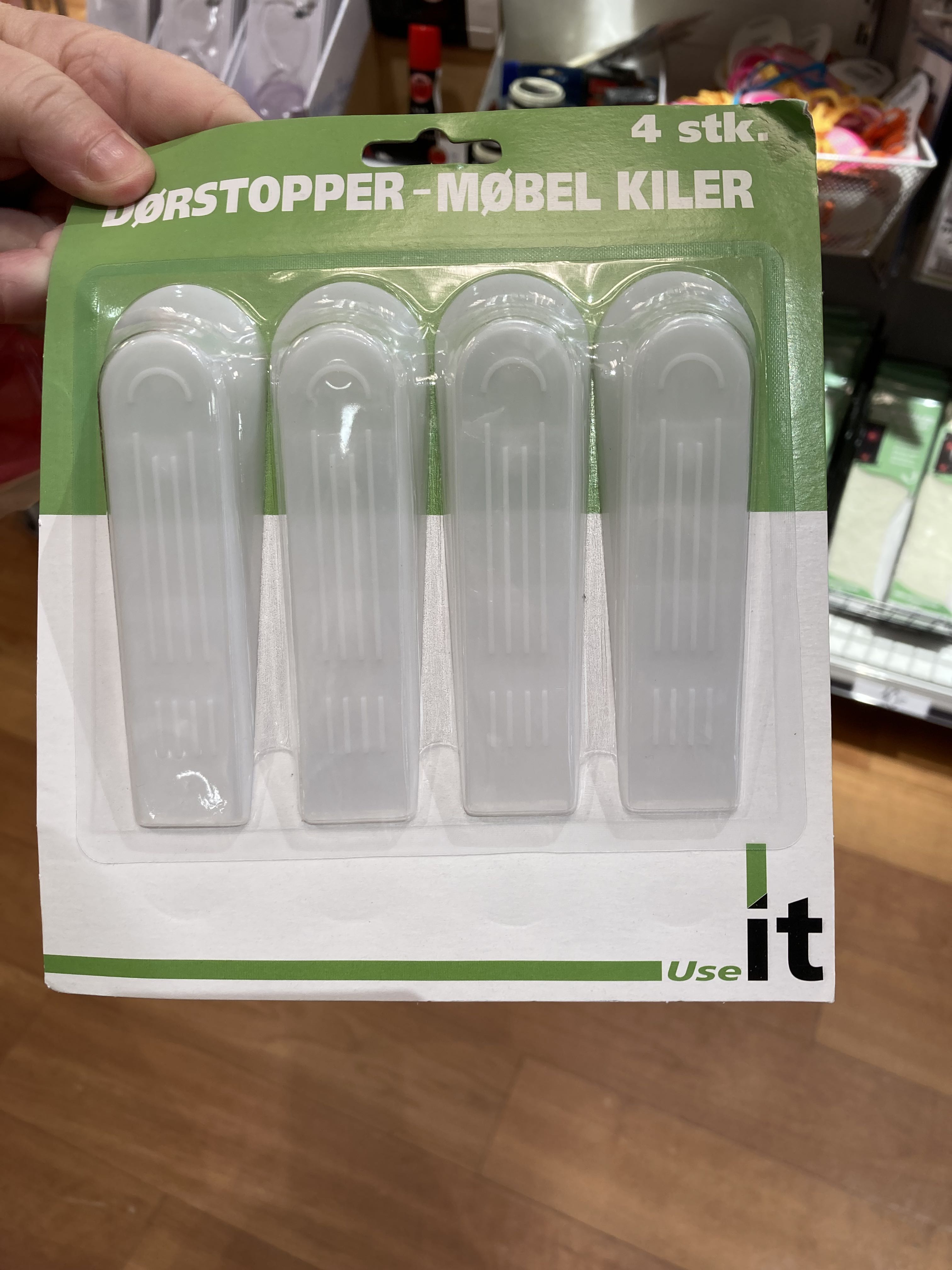 Billede fra myndighedens meddelelse af det tilbagekaldte produkt Dørstopper-Møbel Kiler. Årsag: OVERTRÆD.