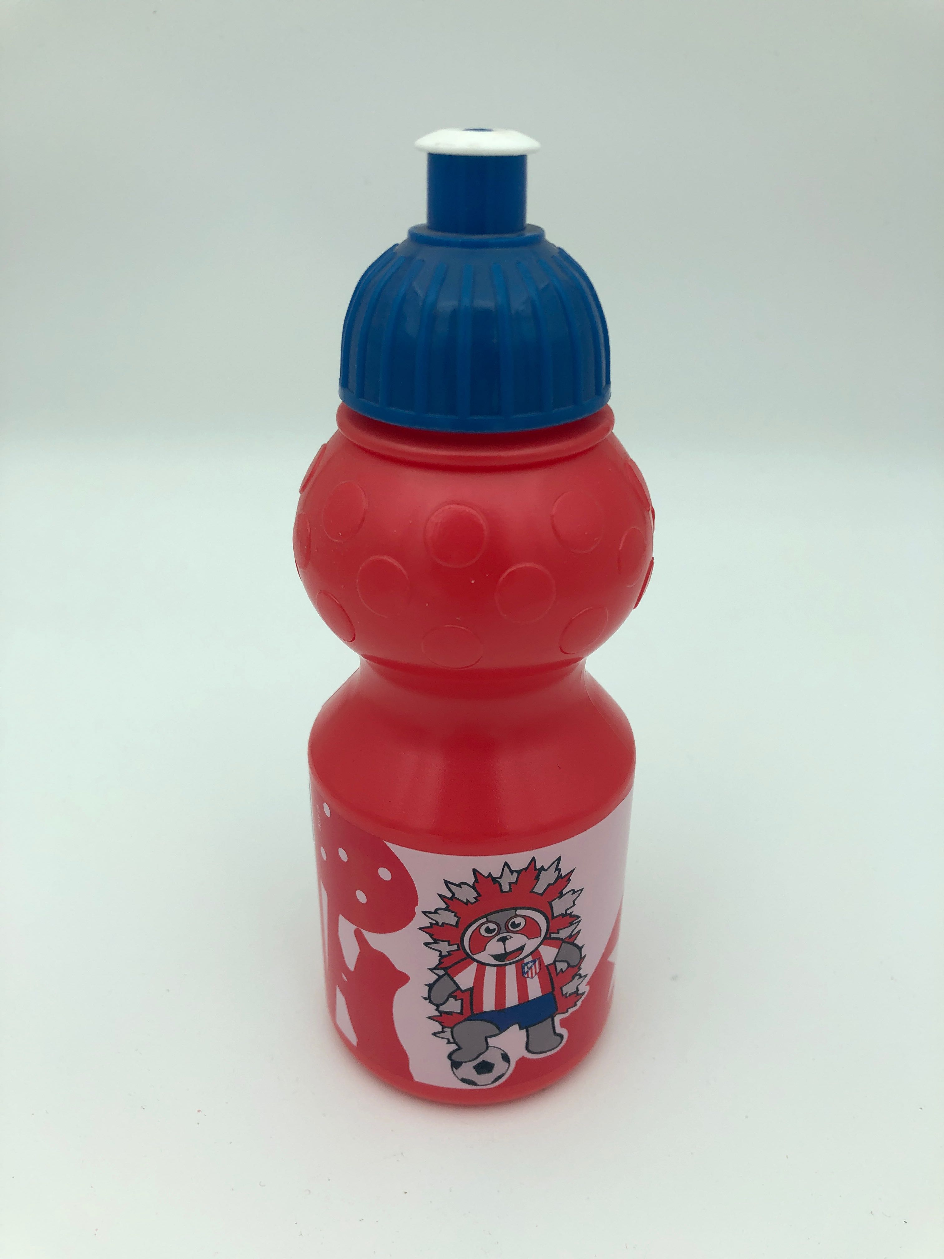 Billede fra myndighedens meddelelse af det tilbagekaldte produkt Drikkeflaske Atlético Madrid. Årsag: OKTILTAG.