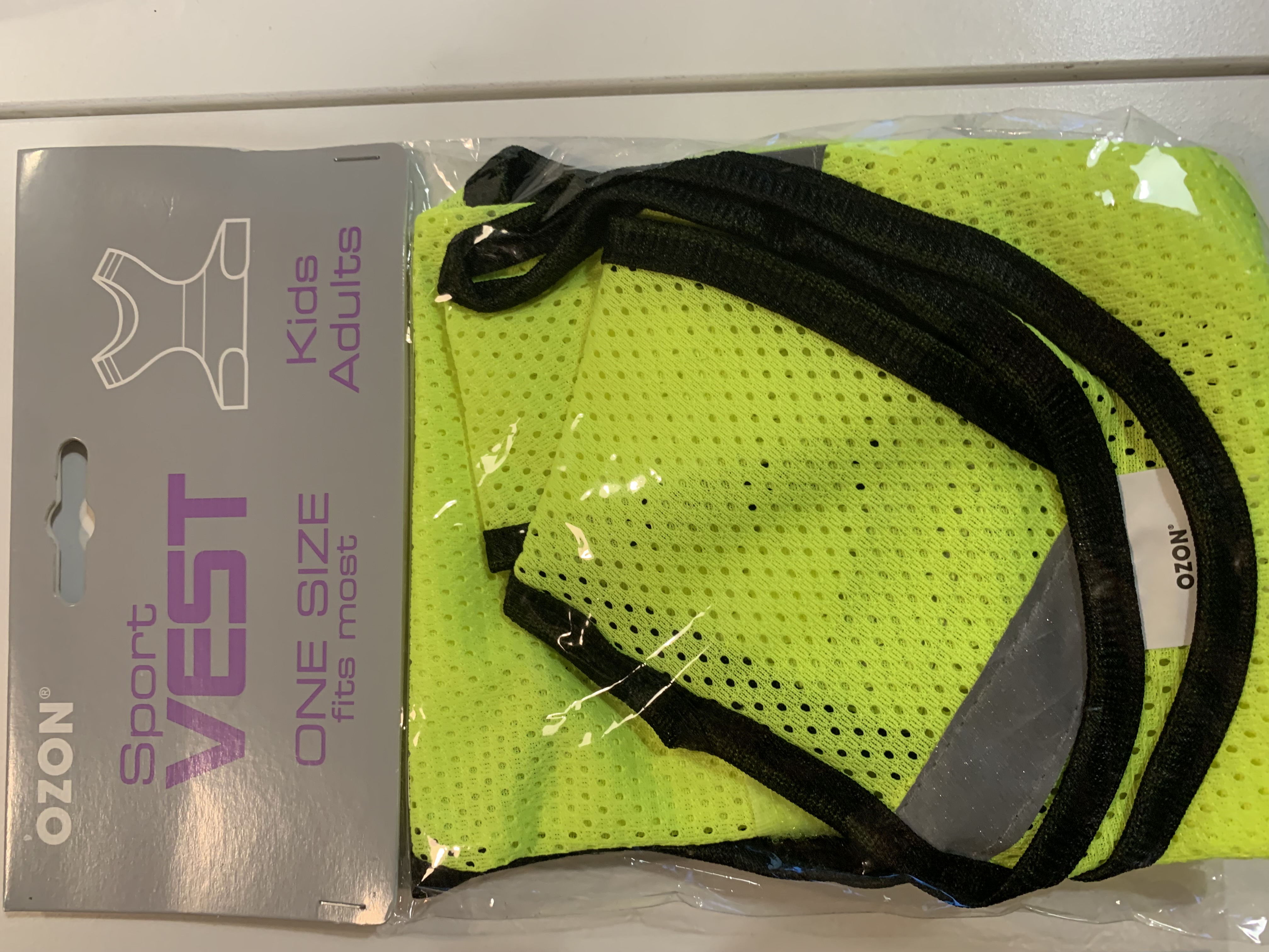 Billede fra myndighedens meddelelse af det tilbagekaldte produkt OZON Sport vest - One size. Årsag: OKTILTAG.