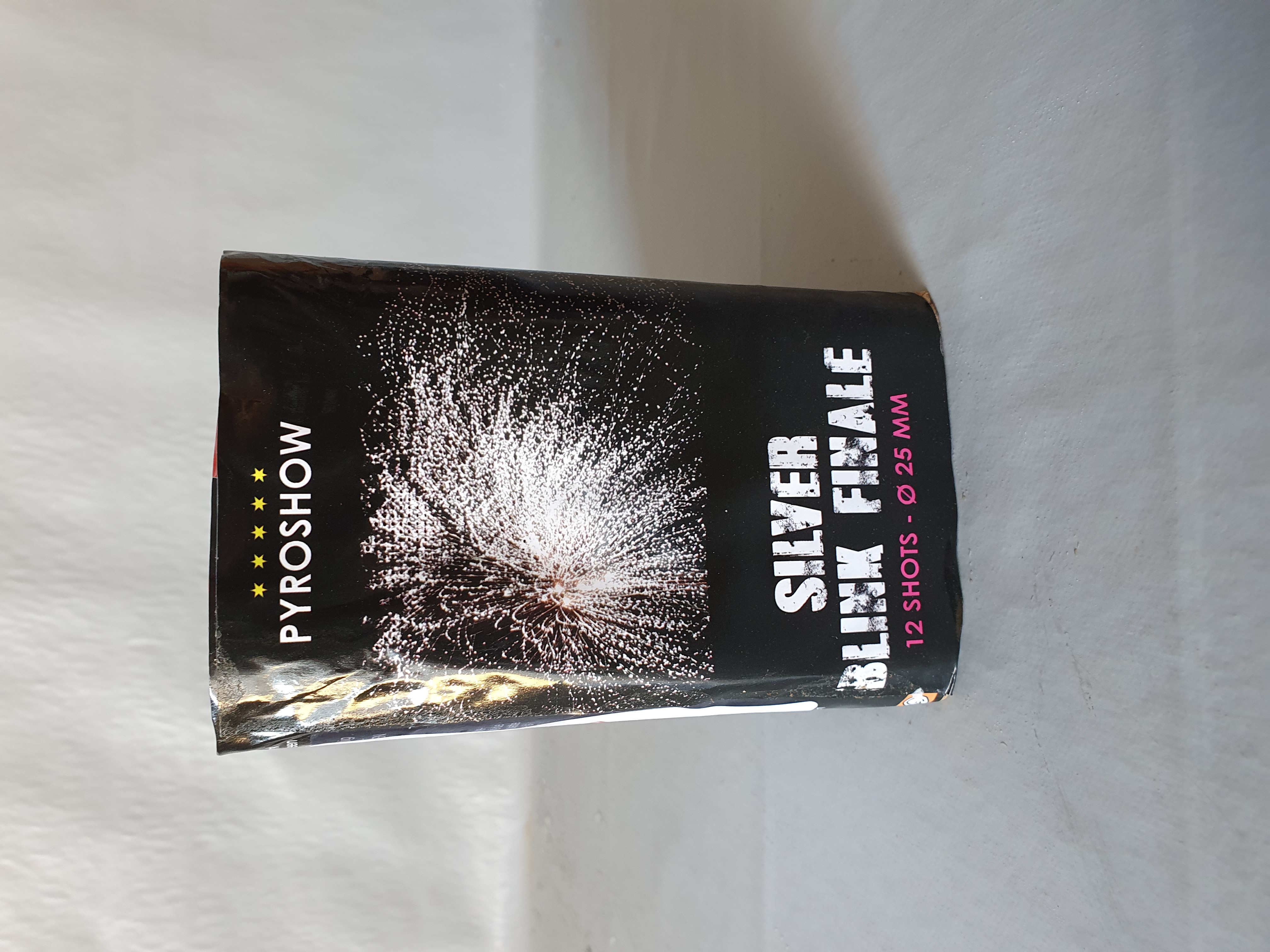 Billede fra myndighedens meddelelse af det tilbagekaldte produkt Final cake: silver Blink. Årsag: OVERTRÆD.