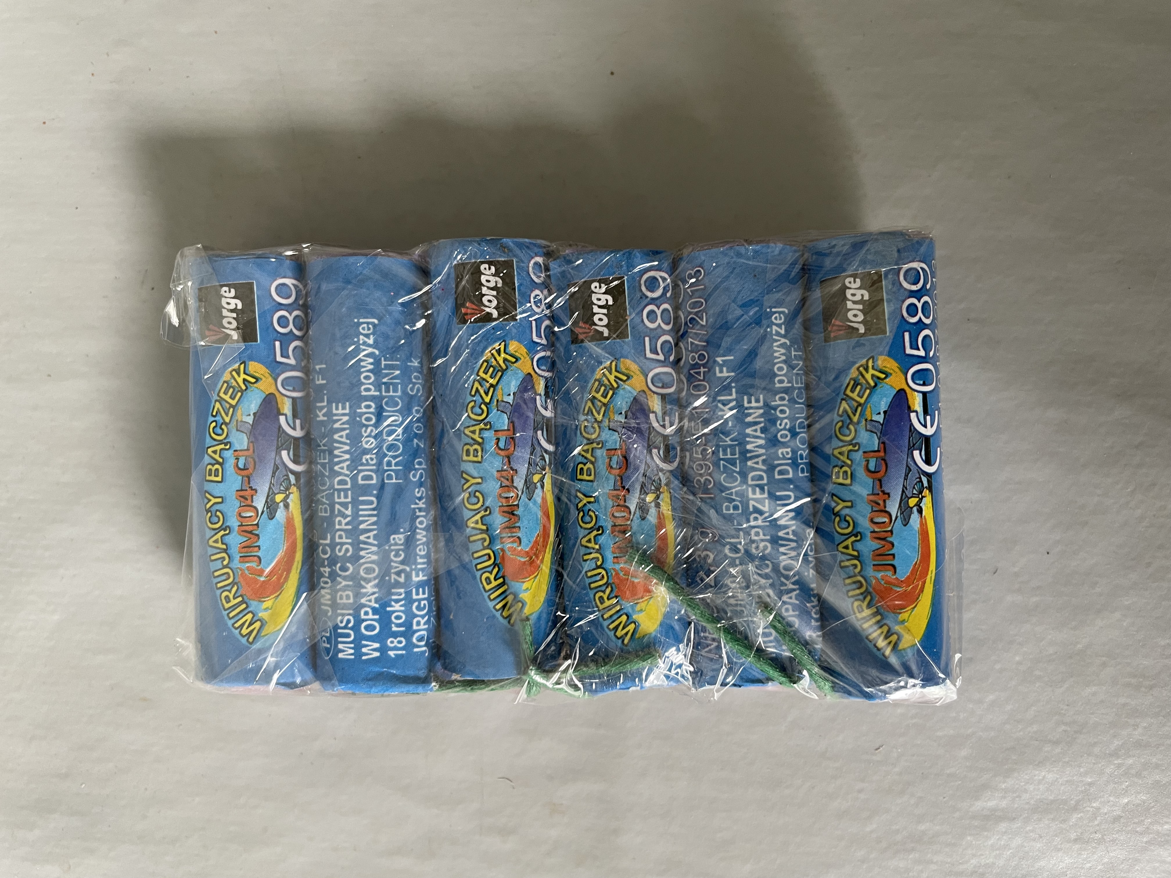 Billede fra myndighedens meddelelse af det tilbagekaldte produkt Kolorowe Zwariowane. Årsag: OVERTRÆD.