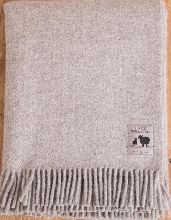 Billede fra myndighedens meddelelse af det tilbagekaldte produkt UK - Skye Throw. Årsag: OVERTRÆD.