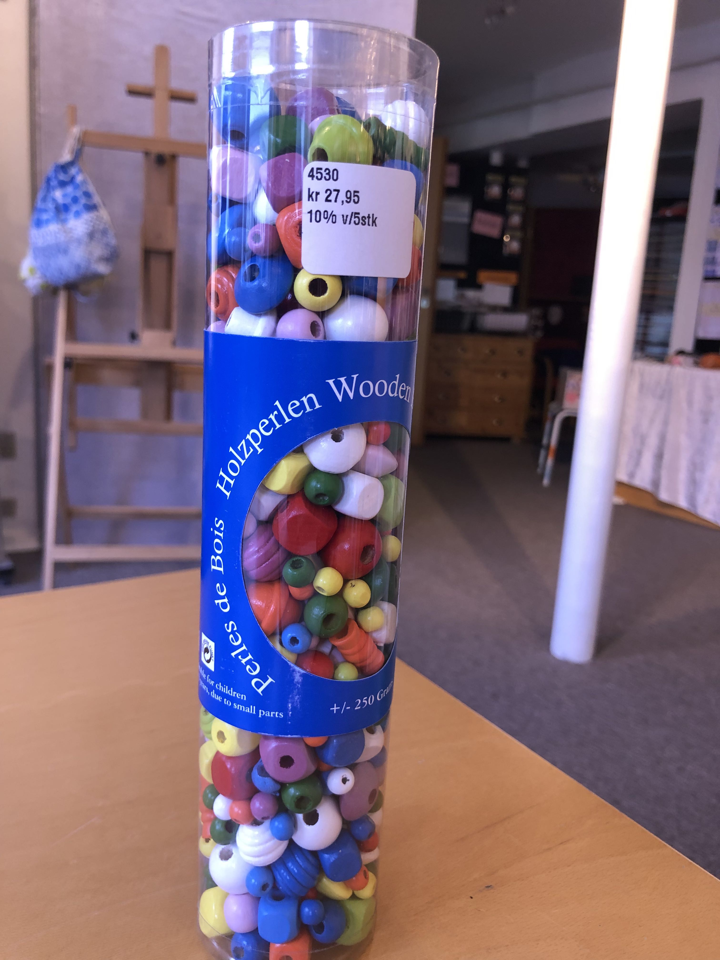 Billede fra myndighedens meddelelse af det tilbagekaldte produkt Træ perler. Årsag: OKTILTAG.