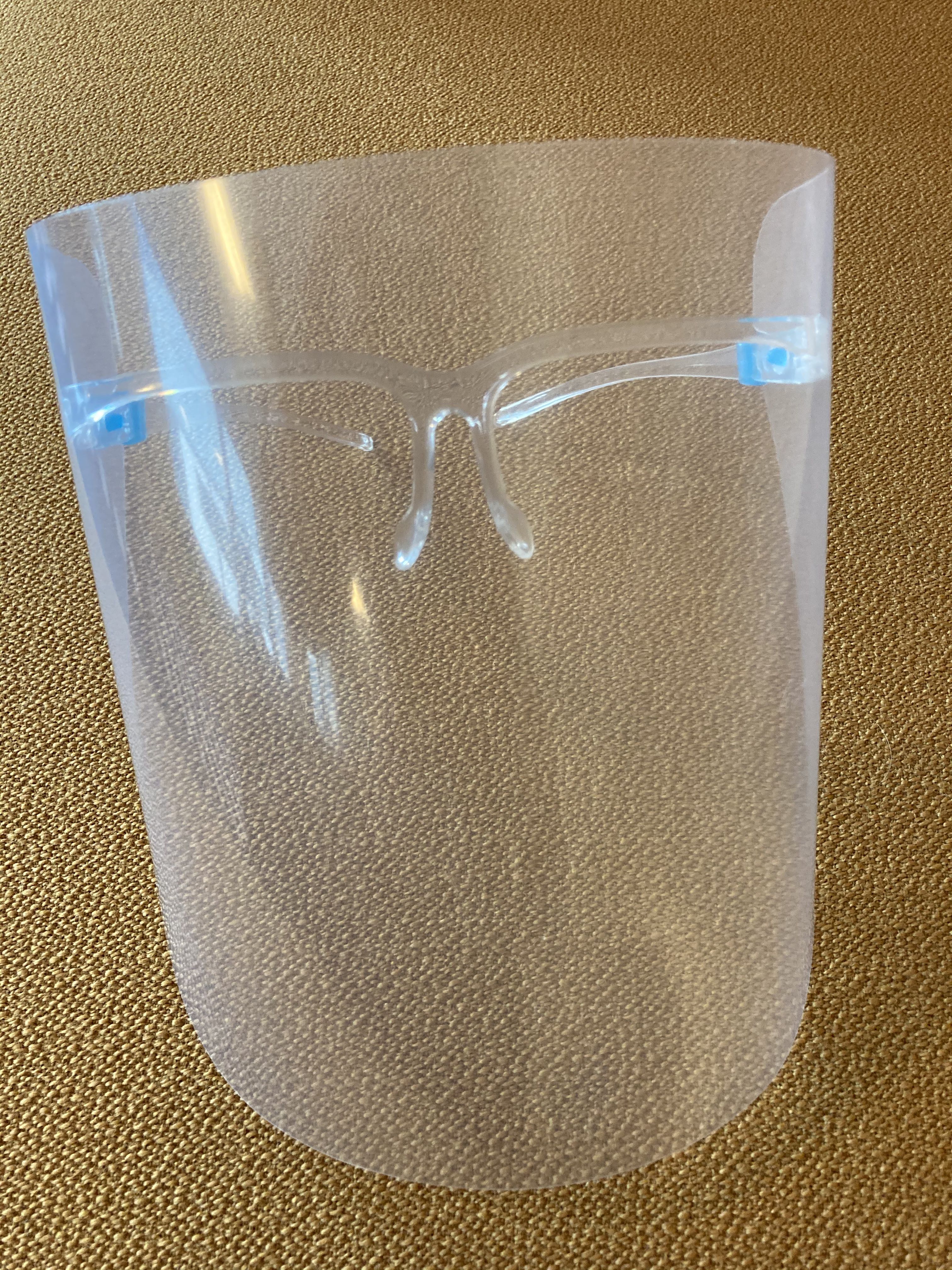 Billede fra myndighedens meddelelse af det tilbagekaldte produkt ONE-SIZE BRILLEVISIR - CE-GODKENDT. Årsag: OVERTRÆD.