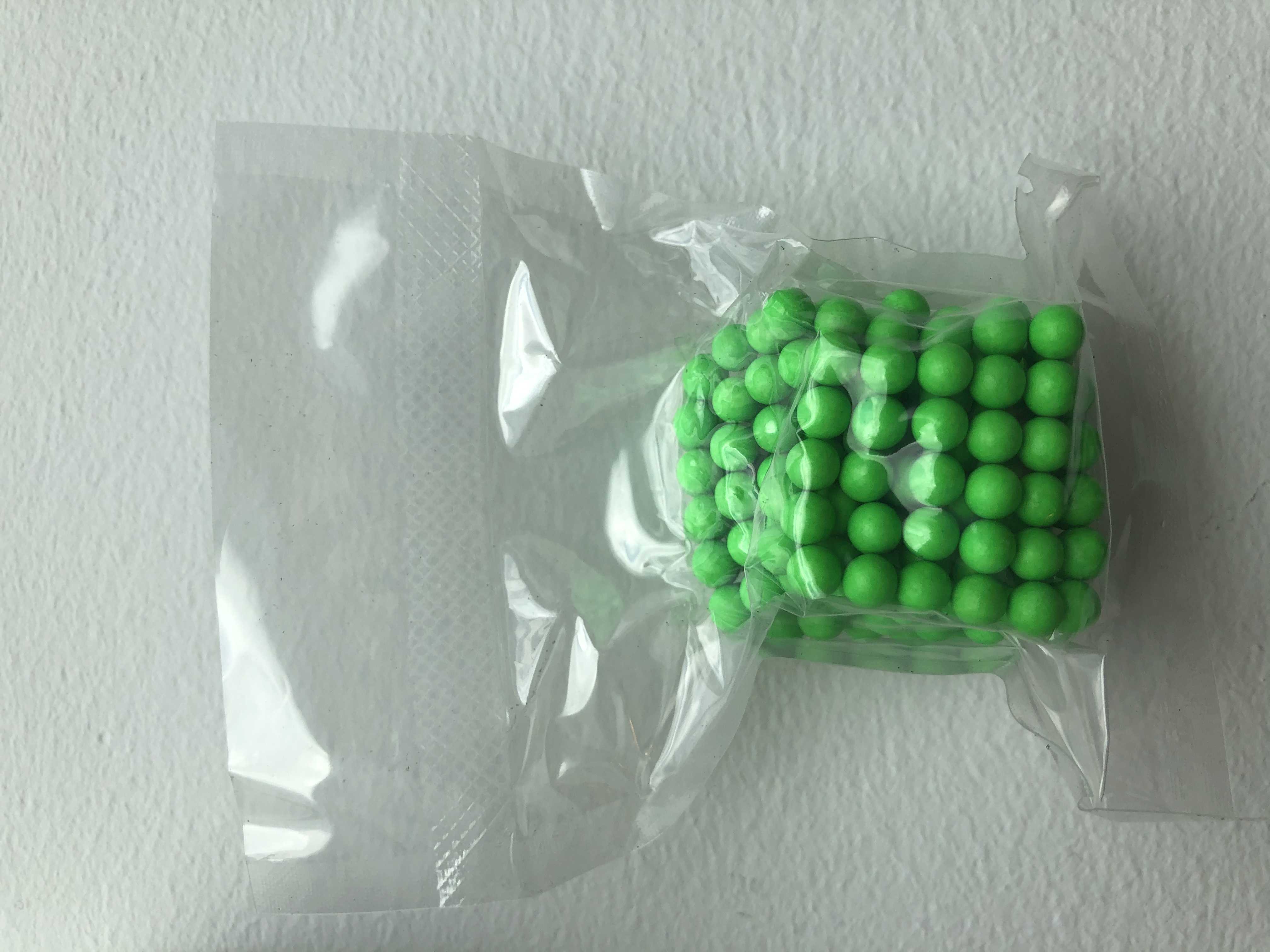 Billede fra myndighedens meddelelse af det tilbagekaldte produkt MAGNETISKE KUGLER - NEON GRØN. Årsag: OKTILTAG.