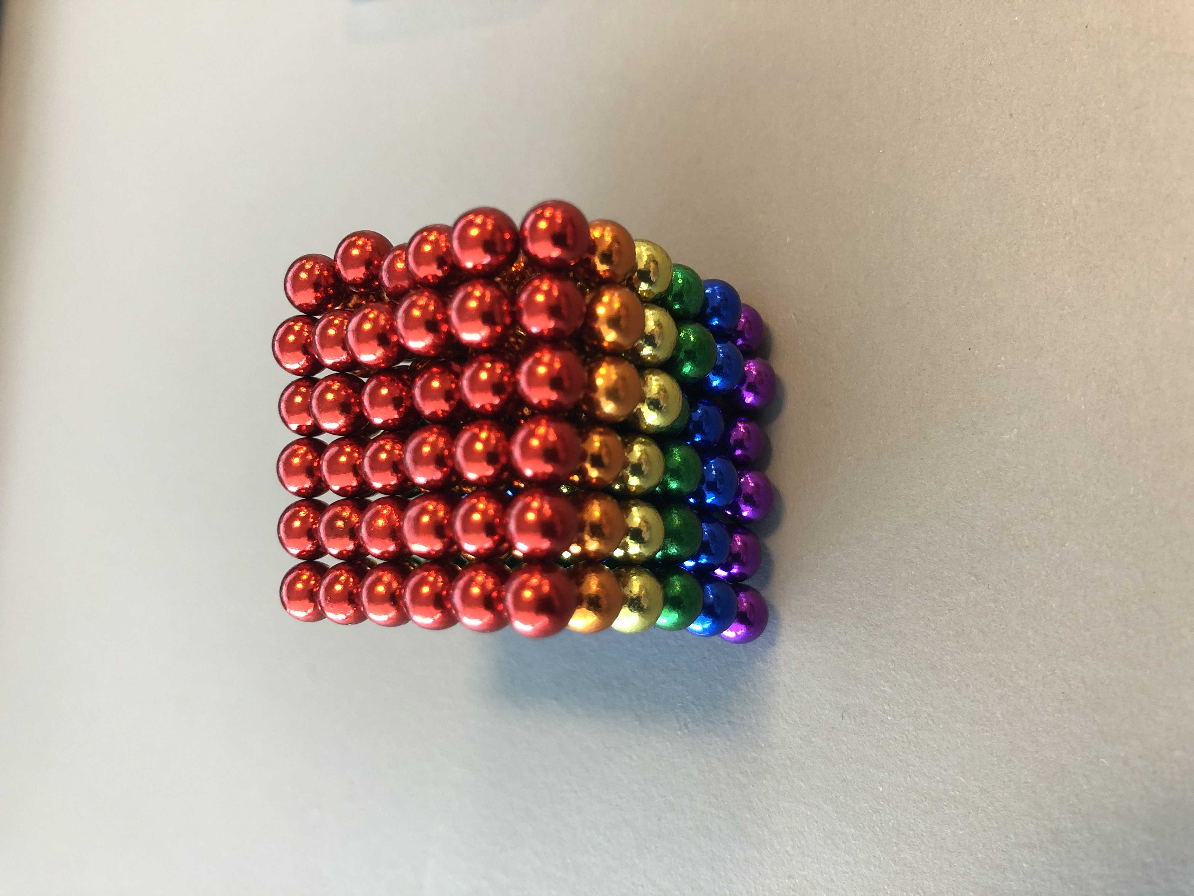 Billede fra myndighedens meddelelse af det tilbagekaldte produkt NeoCube Rainbow. Årsag: OVERTRÆD.