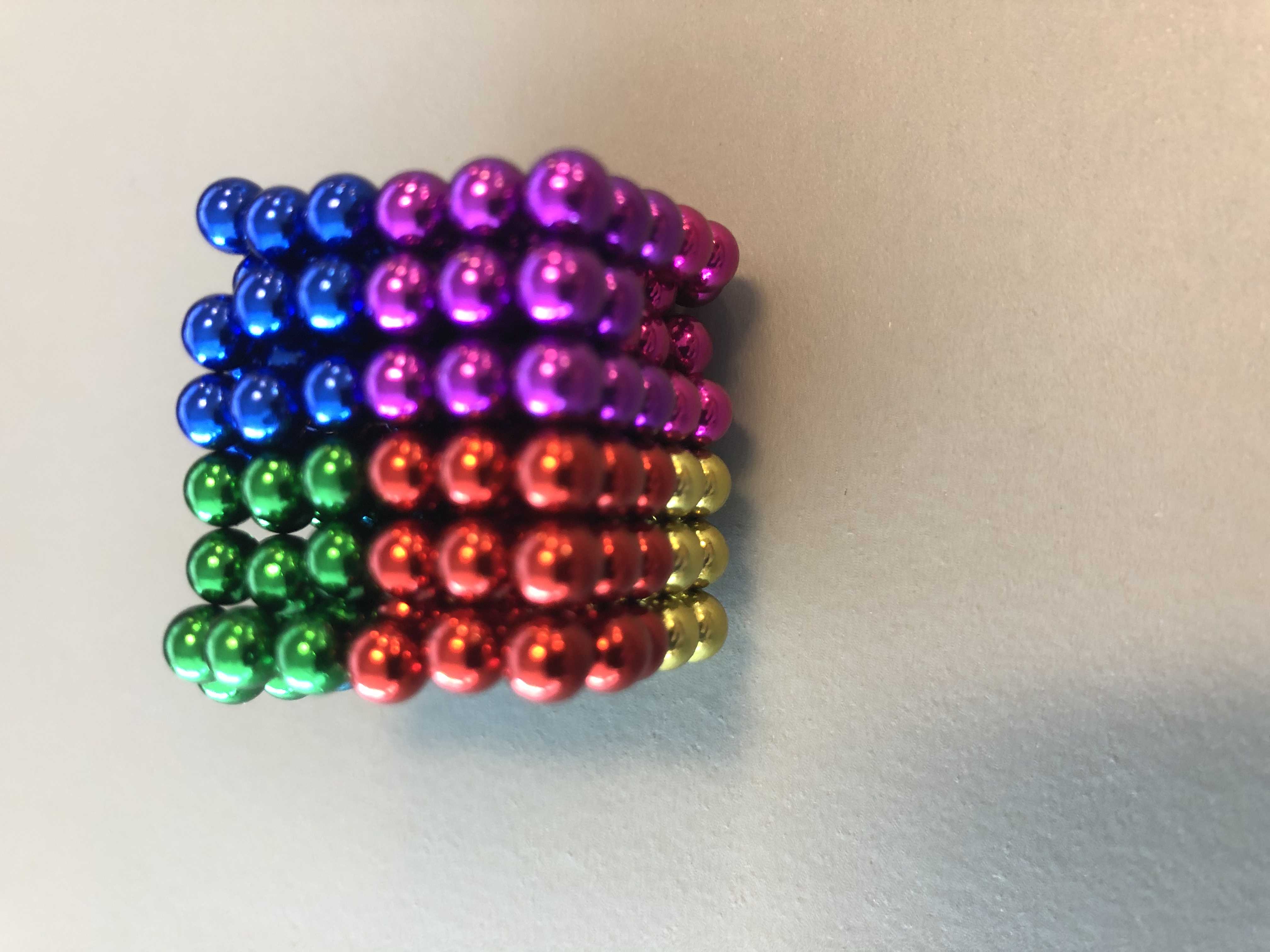 Billede fra myndighedens meddelelse af det tilbagekaldte produkt Neo Ball Cube - 5mm - 8farbig Neocube 216 Magnet Würfel Neodym Kugelmagnet DI. Årsag: OVERTRÆD.
