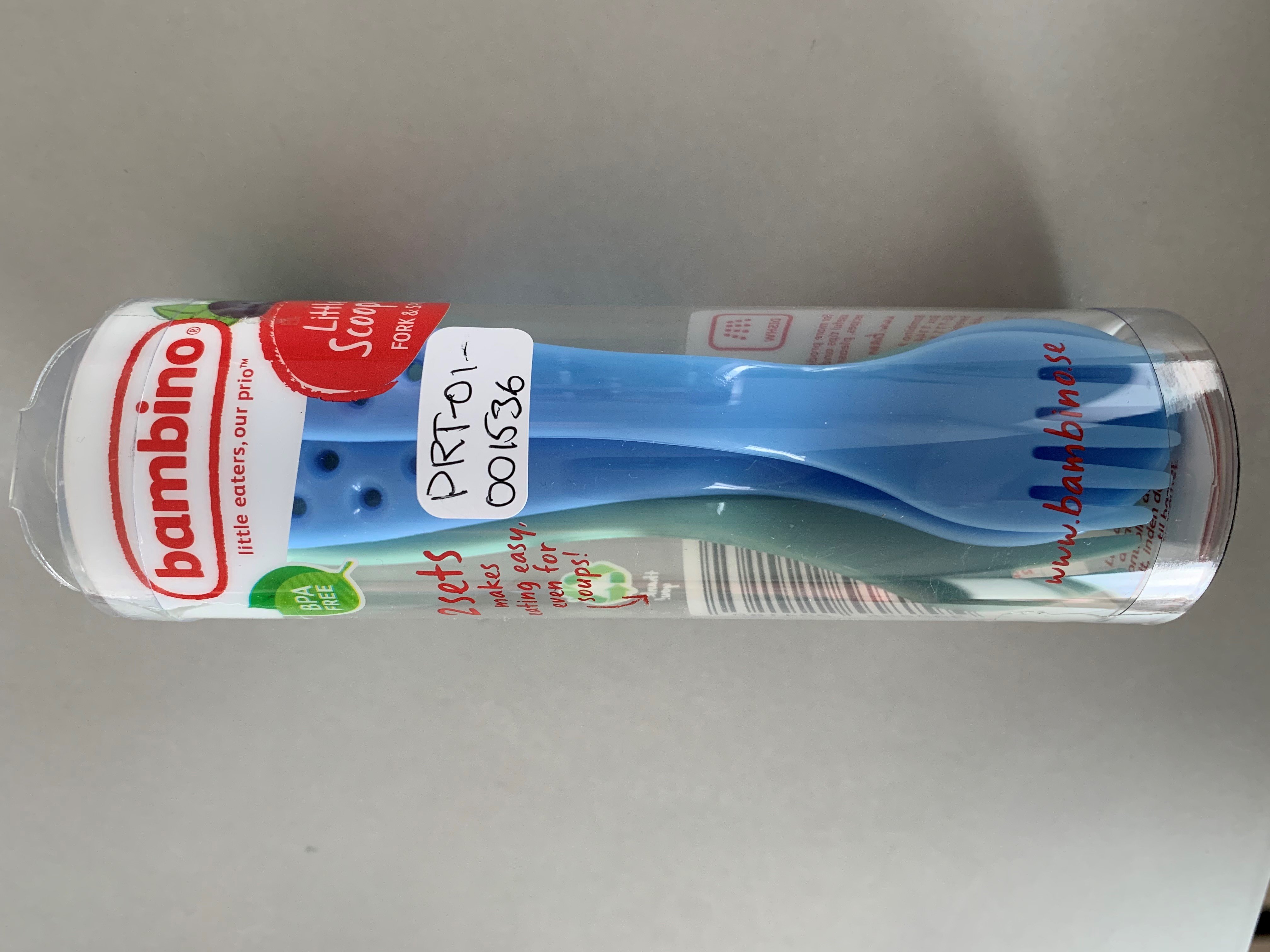 Billede fra myndighedens meddelelse af det tilbagekaldte produkt Bambino Little Scooper! Fork & Spoon. Årsag: OVERTRÆD.
