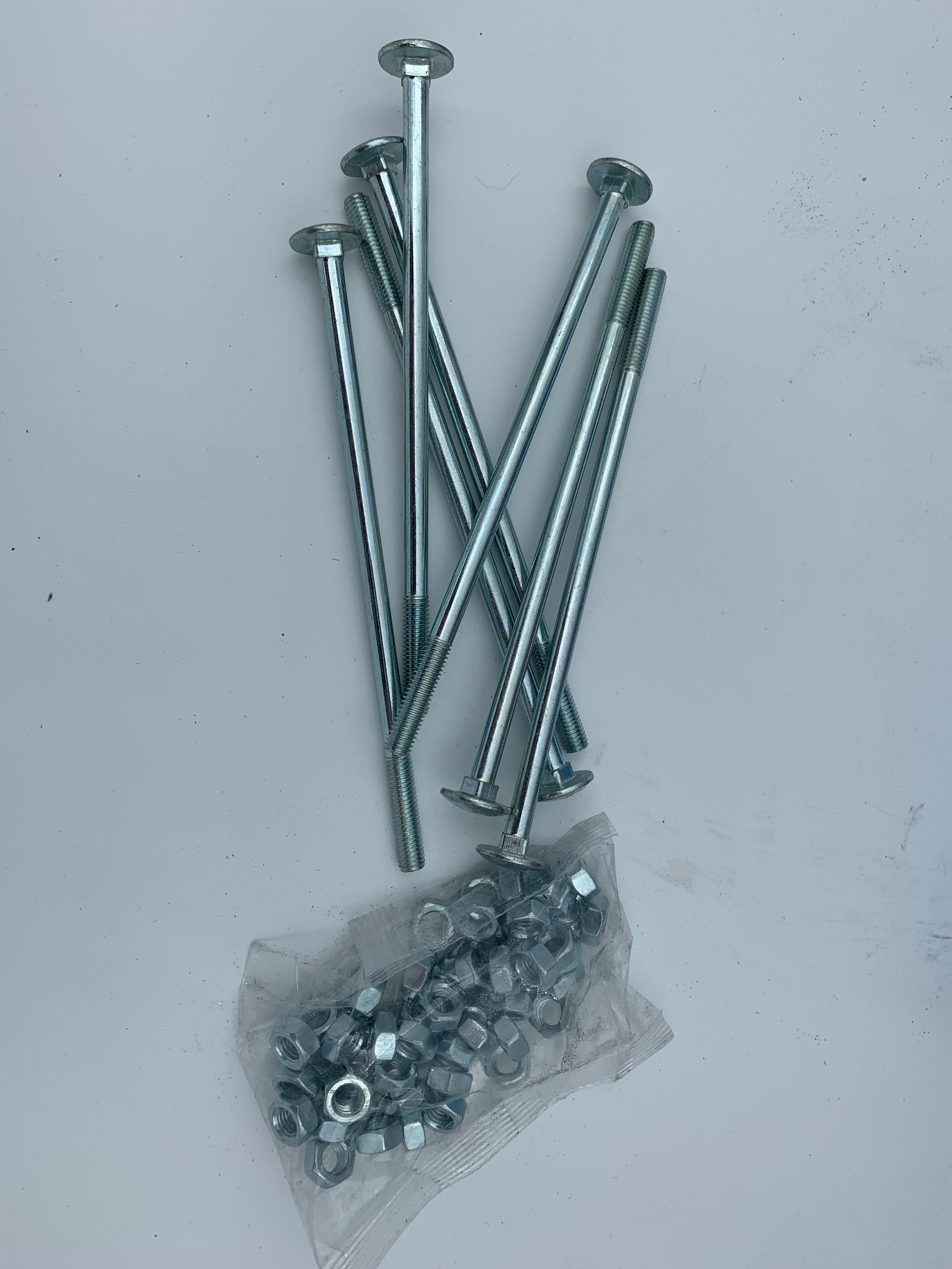 Billede fra myndighedens meddelelse af det tilbagekaldte produkt Sitemate Cup Square Hex Bolts & Nuts. Årsag: OVERTRÆD.