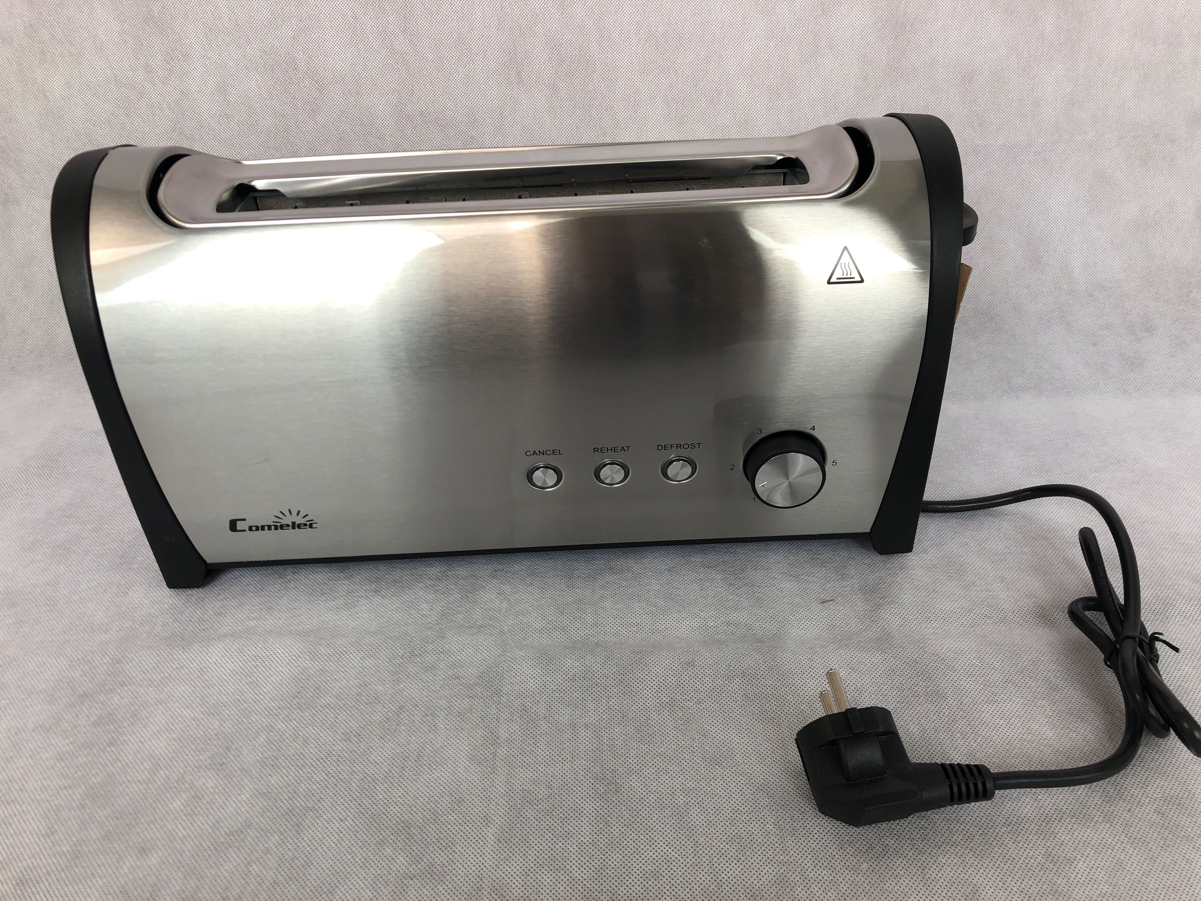 Billede fra myndighedens meddelelse af det tilbagekaldte produkt Toaster COMELEC 225101 1000W Stainless steel. Årsag: OVERTRÆD.