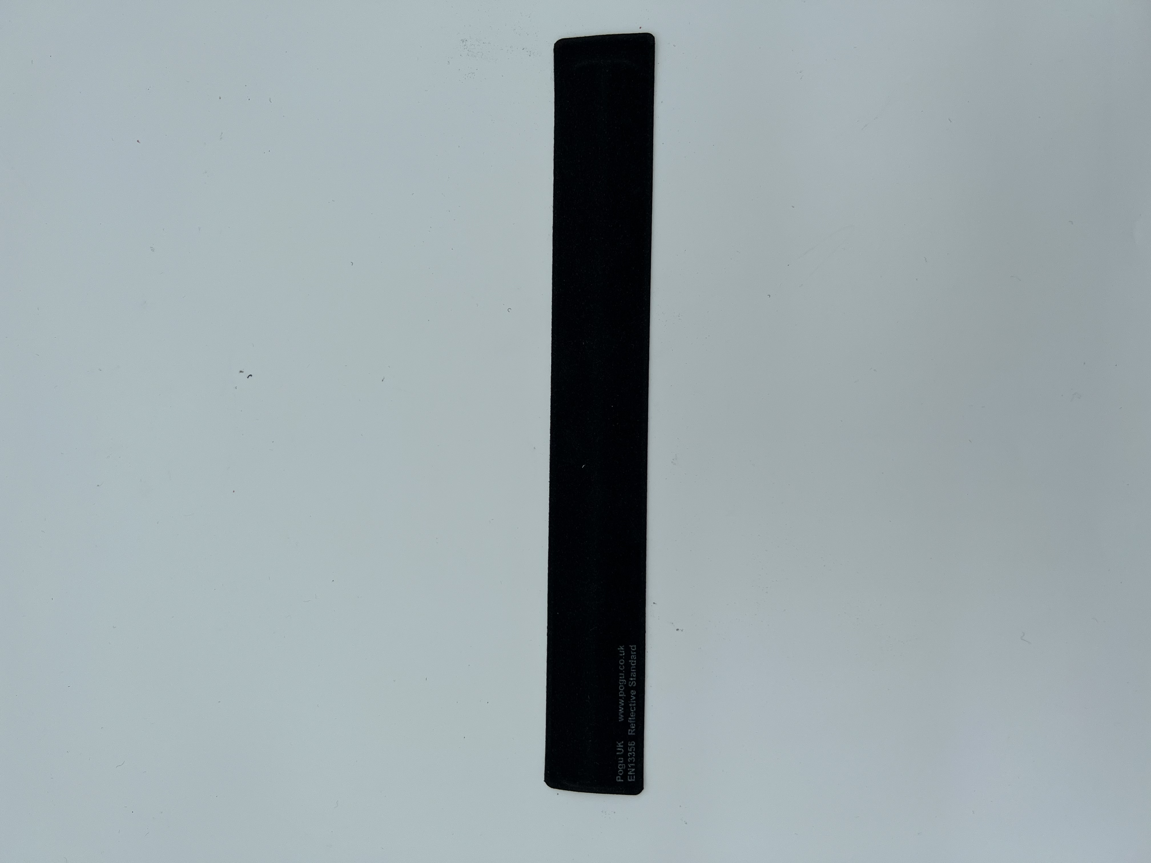 Billede fra myndighedens meddelelse af det tilbagekaldte produkt Children’s Reflective Monster Snap Band. Årsag: OKTILTAG.