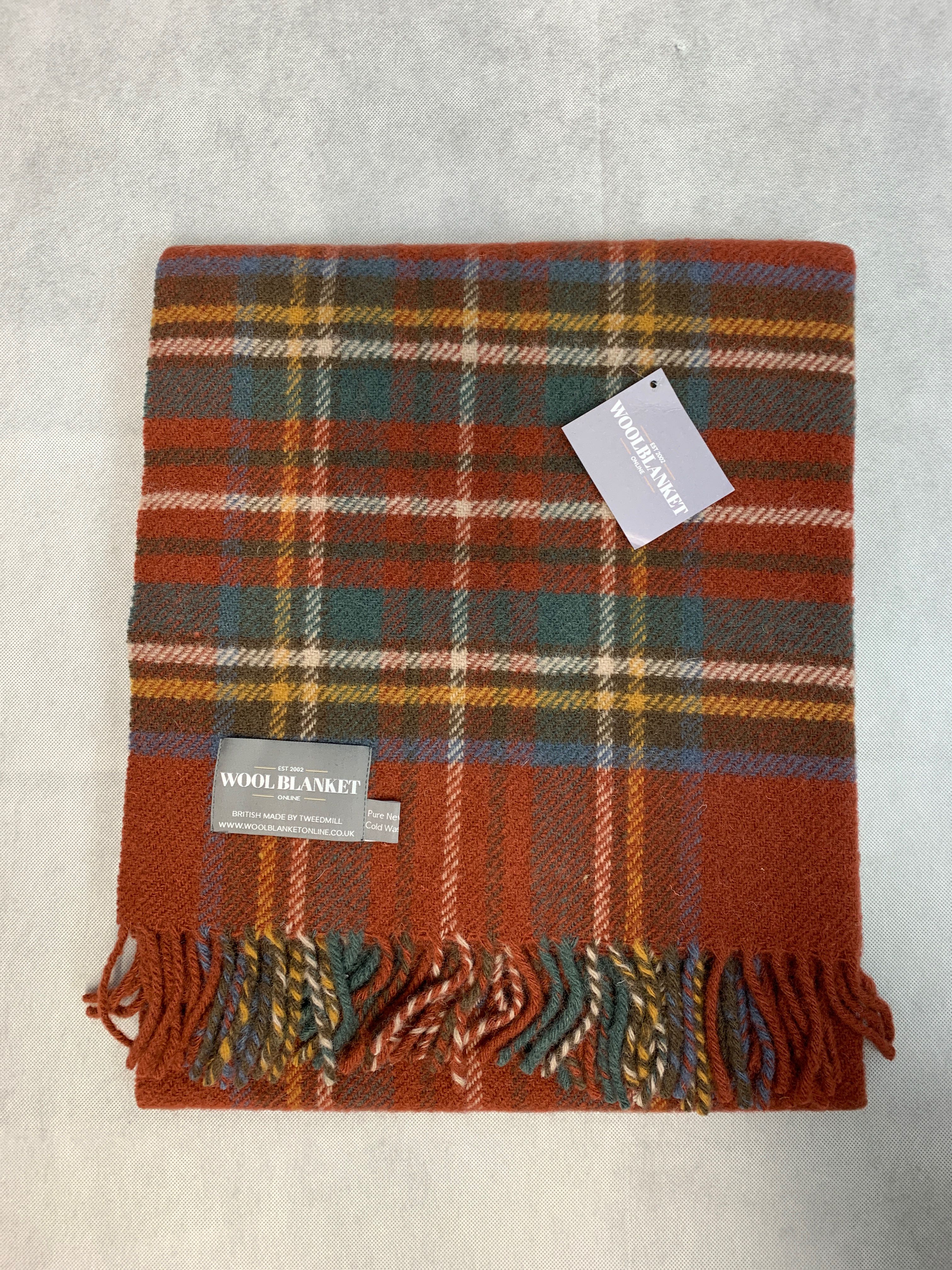 Billede fra myndighedens meddelelse af det tilbagekaldte produkt UK - Tartan Pure New Wool Blanket - Antique Royal Stewart. Årsag: OVERTRÆD.