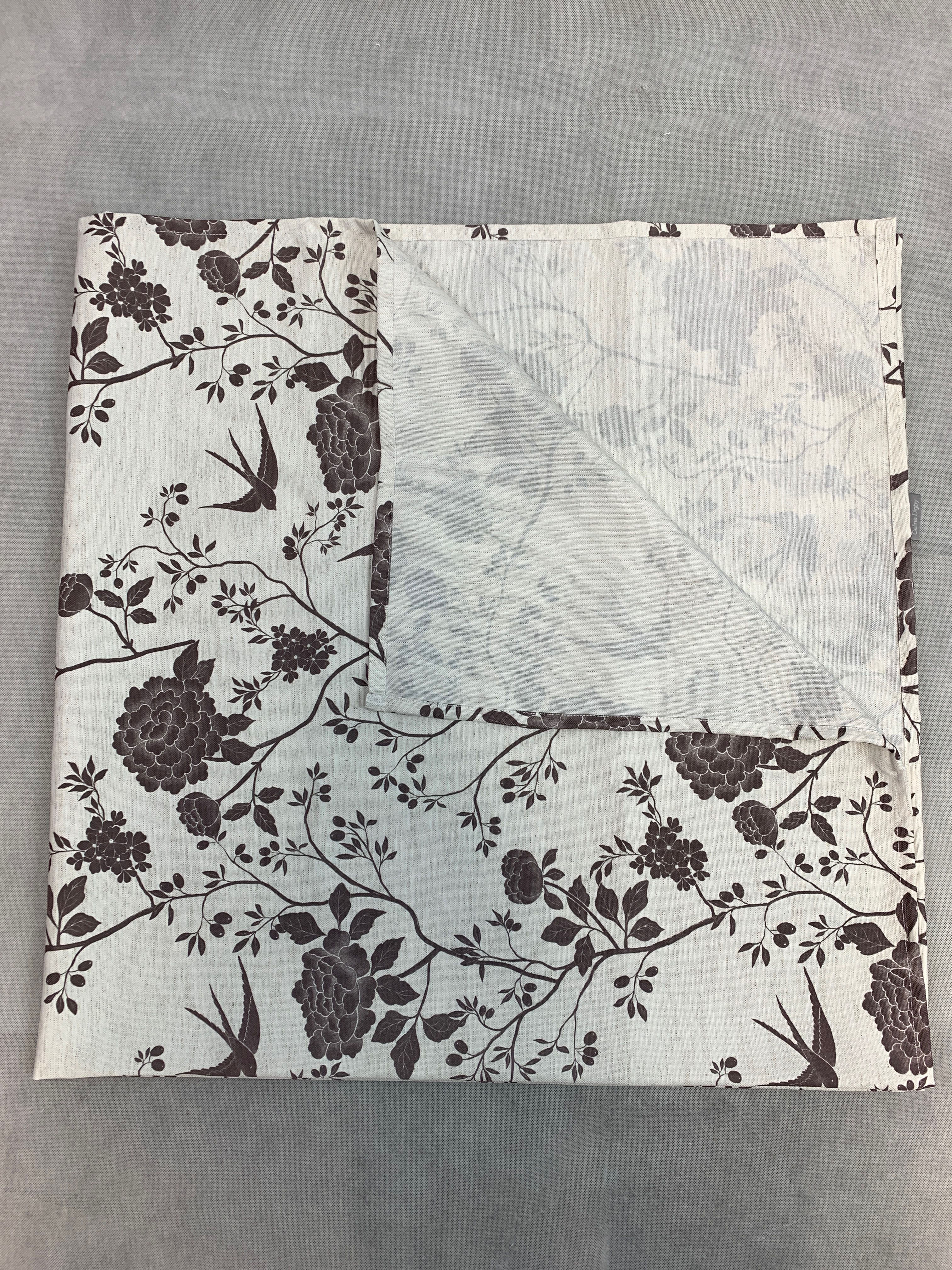 Billede fra myndighedens meddelelse af det tilbagekaldte produkt Celina Digby Luxury Eco-Friendly Recycled Linen-Like Fabric Tablecloth - Cecylia Natural - Available in 6 Sizes. Årsag: OKTILTAG.