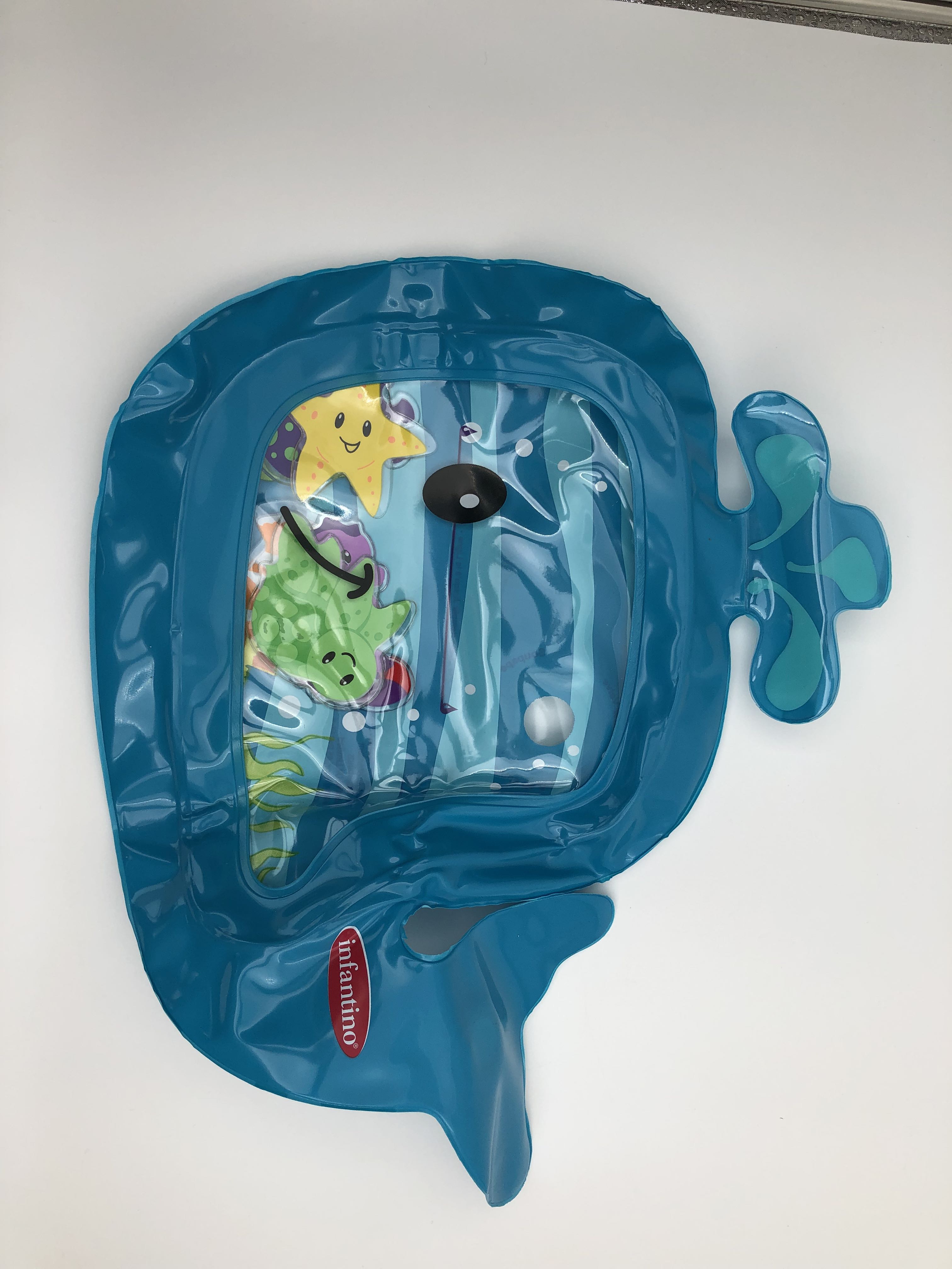 Billede fra myndighedens meddelelse af det tilbagekaldte produkt Pat & Play Water Mat. Årsag: OKTILTAG.