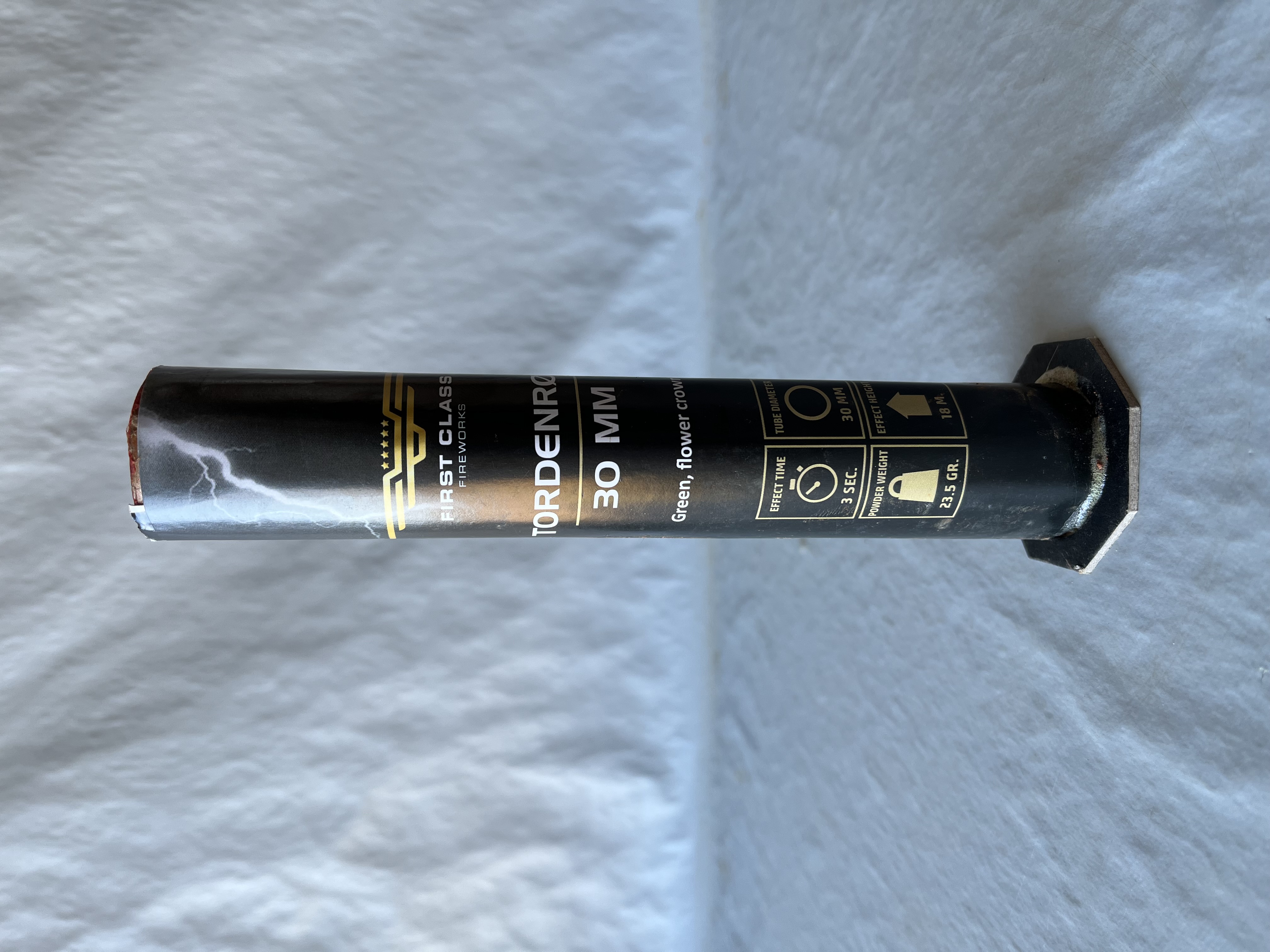 Billede fra myndighedens meddelelse af det tilbagekaldte produkt NYT - Tordenrør, CE-reg. nr. 1170-F2-01525, vare nr. 07078.7984, batch nr. 22-15227, NEM 23,5 g. Årsag: OVERTRÆD.