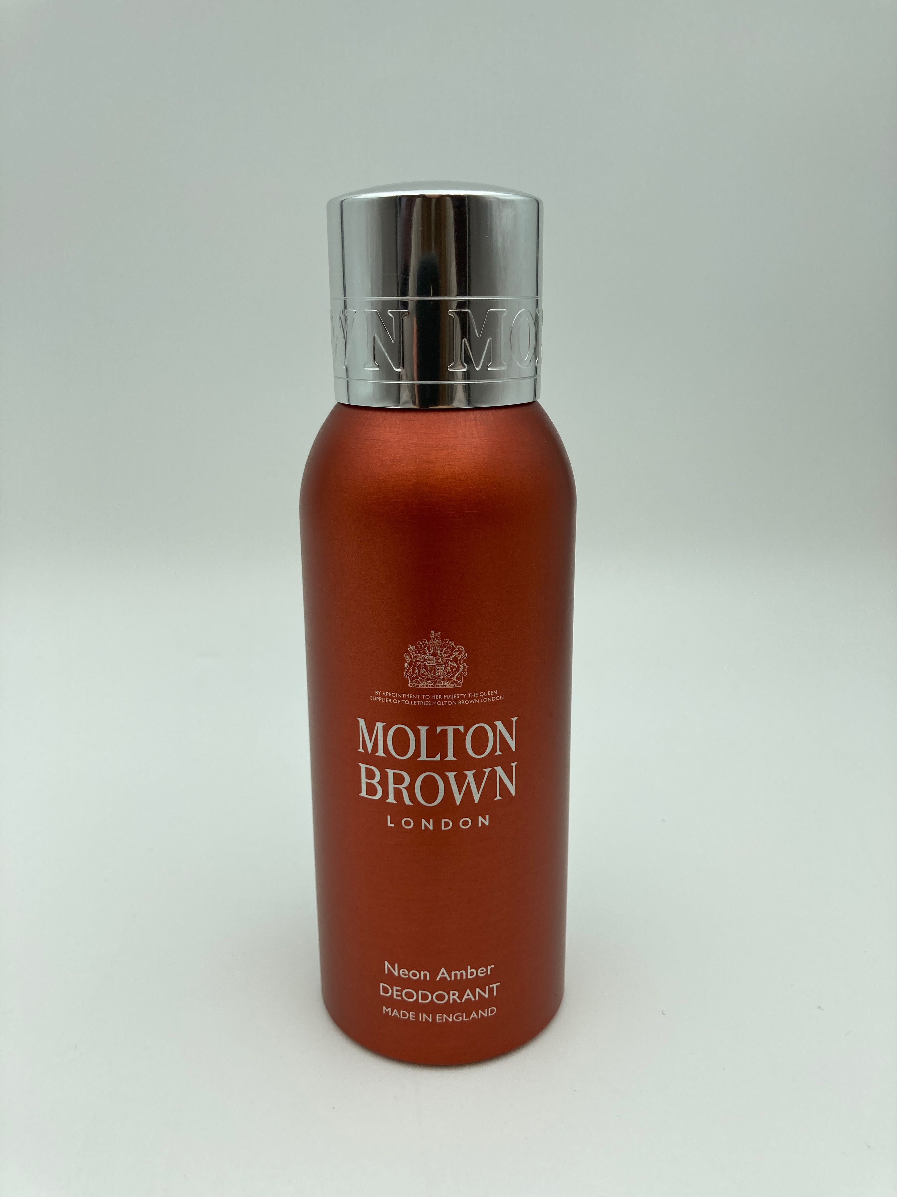 Billede fra myndighedens meddelelse af det tilbagekaldte produkt MOLTON BROWN NEON AMBER SPRAY DEODORANT 150ML. Årsag: OVERTRÆD.