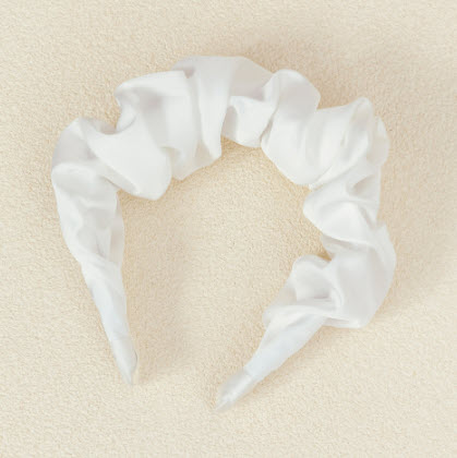 Billede fra myndighedens meddelelse af det tilbagekaldte produkt Ysabel headband IVORY. Årsag: OVERTRÆD.