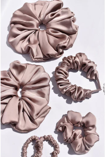 Billede fra myndighedens meddelelse af det tilbagekaldte produkt Mushroom Scrunchie XL. Årsag: OKTILTAG.