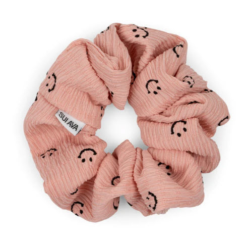 Billede fra myndighedens meddelelse af det tilbagekaldte produkt Ea Smile Often Scrunchie. Årsag: OKTILTAG.