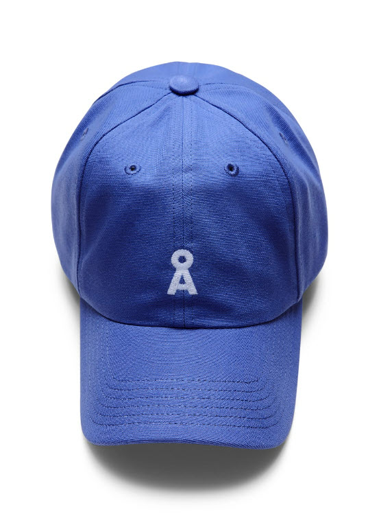 Billede fra myndighedens meddelelse af det tilbagekaldte produkt YENAAS BOLD CAP REGULAR FIT MADE OF ORGANIC COTTON. Årsag: OKTILTAG.