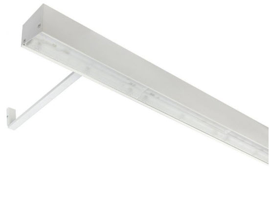 Billede fra myndighedens meddelelse af det tilbagekaldte produkt Luminaire Atria LED1x4600 D573 T840 LS1A18 4585Lm 30,6W VA IP40, IK05 asymmetric for whiteboards. Årsag: OKTILTAG.
