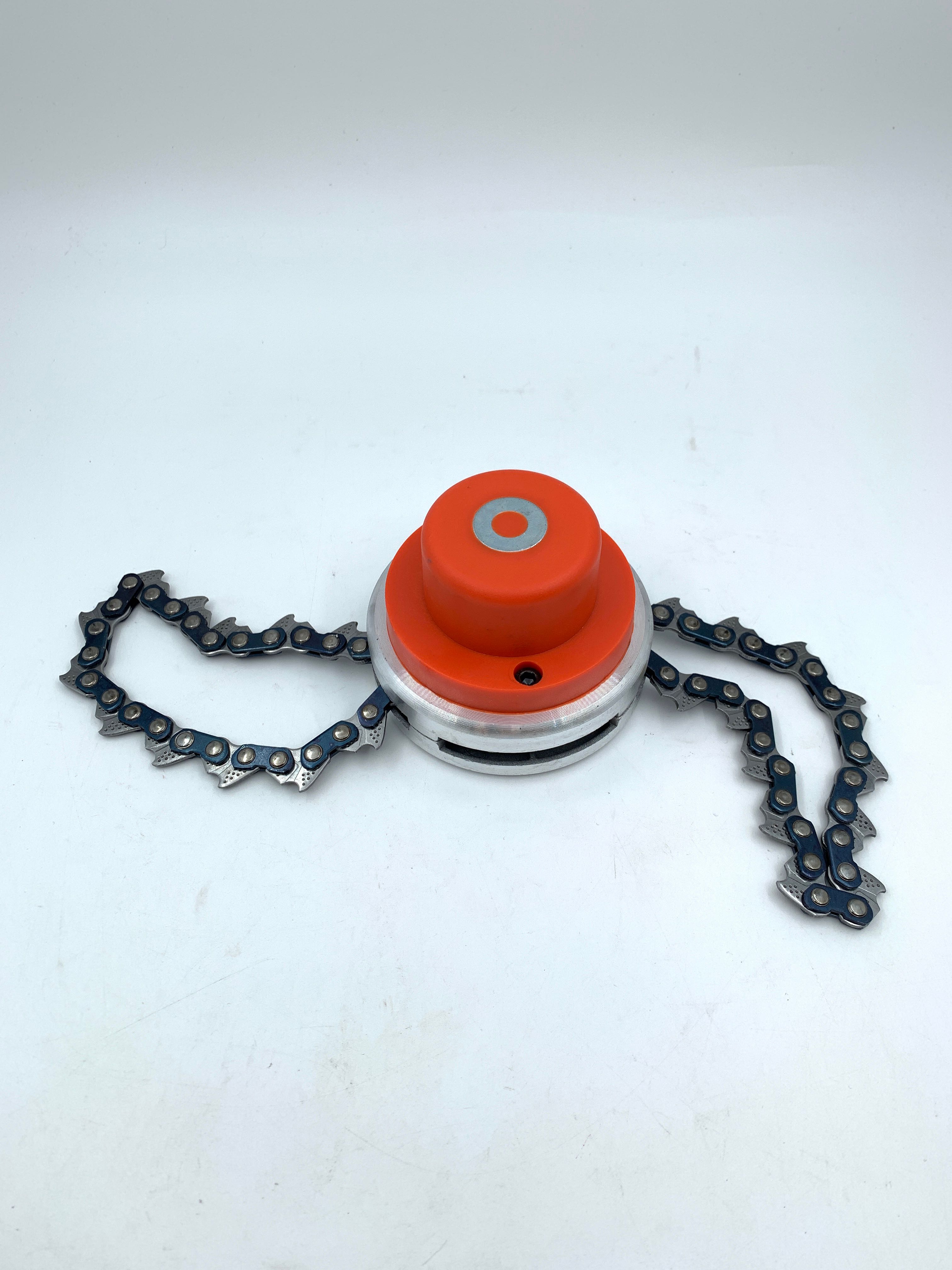 Billede fra myndighedens meddelelse af det tilbagekaldte produkt Saw head with chain Falon Tech FTC137 for scythe. Årsag: OKTILTAG.