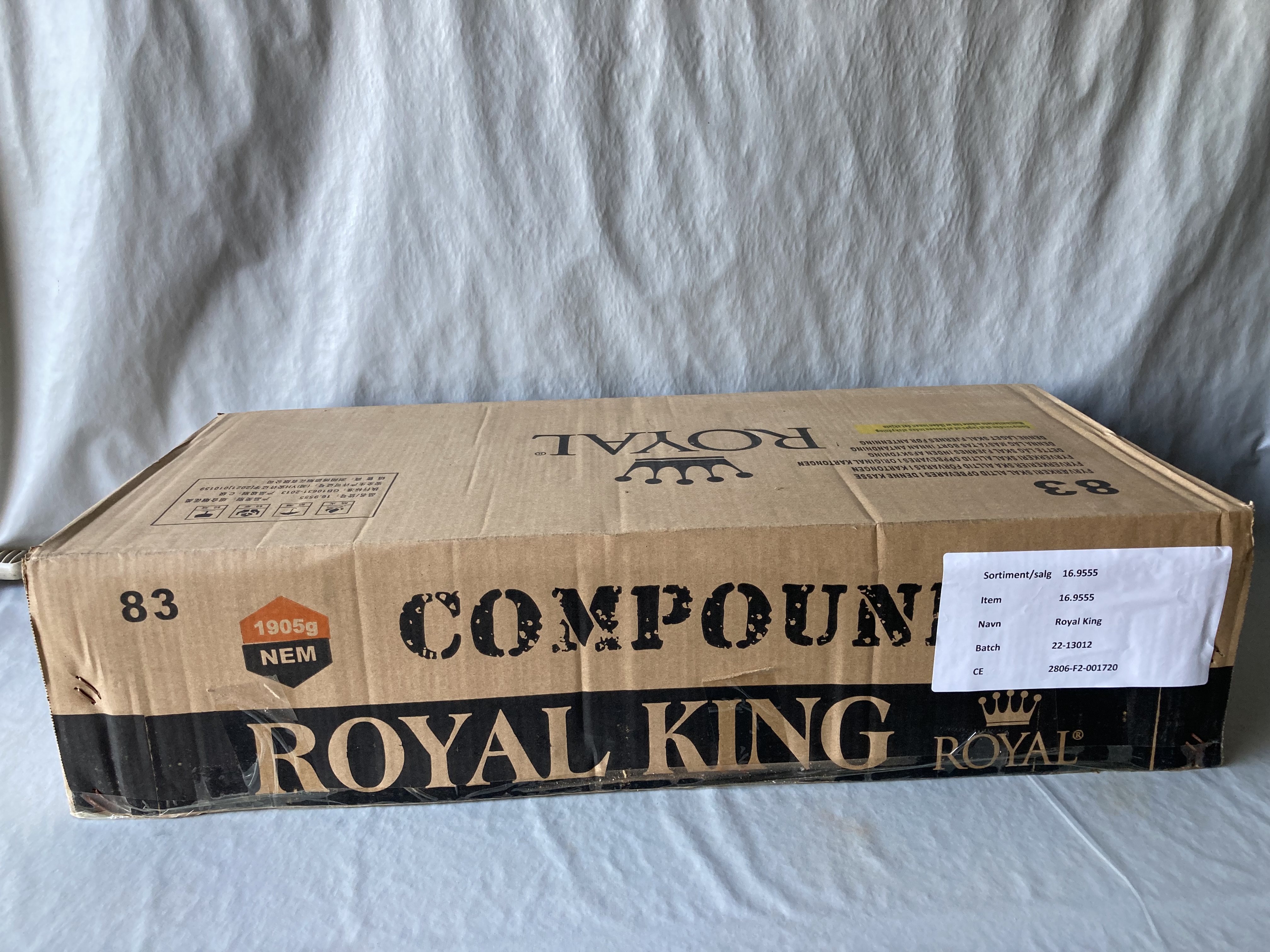 Billede fra myndighedens meddelelse af det tilbagekaldte produkt NYE - Royal King, CE-reg. nr. 2806-F2-001720, vare nr. 16.9555, batch nr. 22-13012, NEM 1905 g. Årsag: OVERTRÆD.