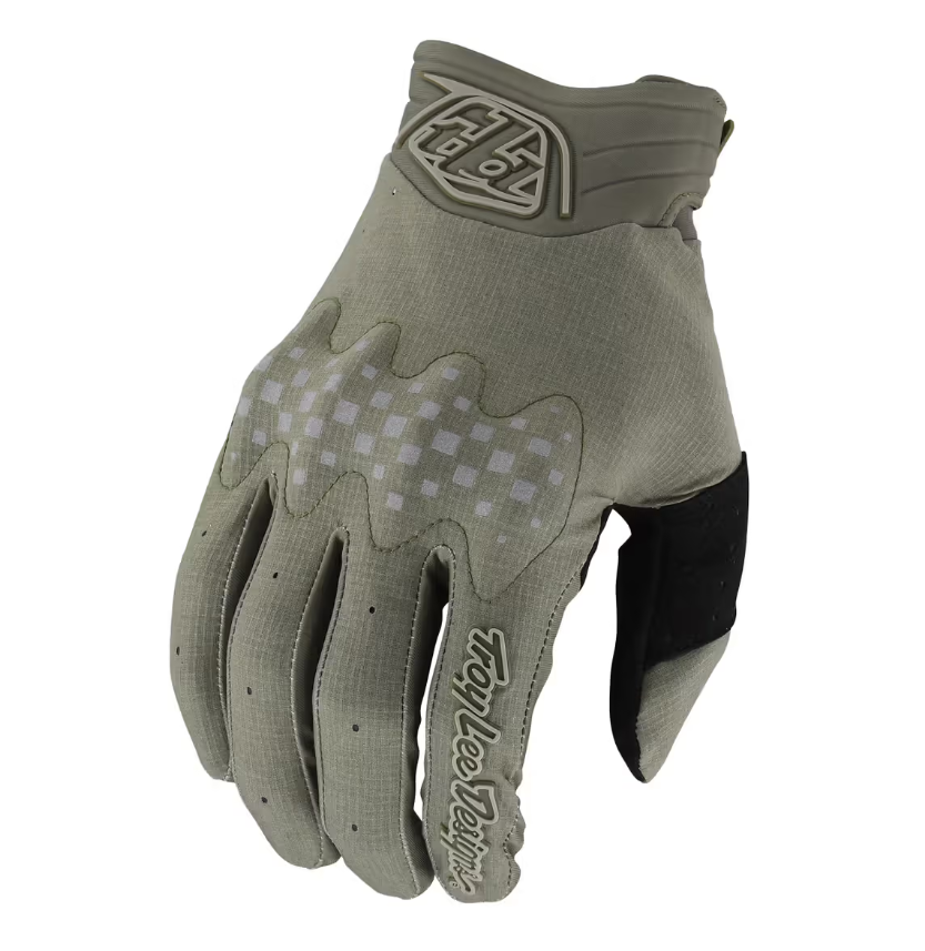 Billede fra myndighedens meddelelse af det tilbagekaldte produkt TLD GAMBIT gloves with D3O knuckle protection. Årsag: OVERTRÆD.
