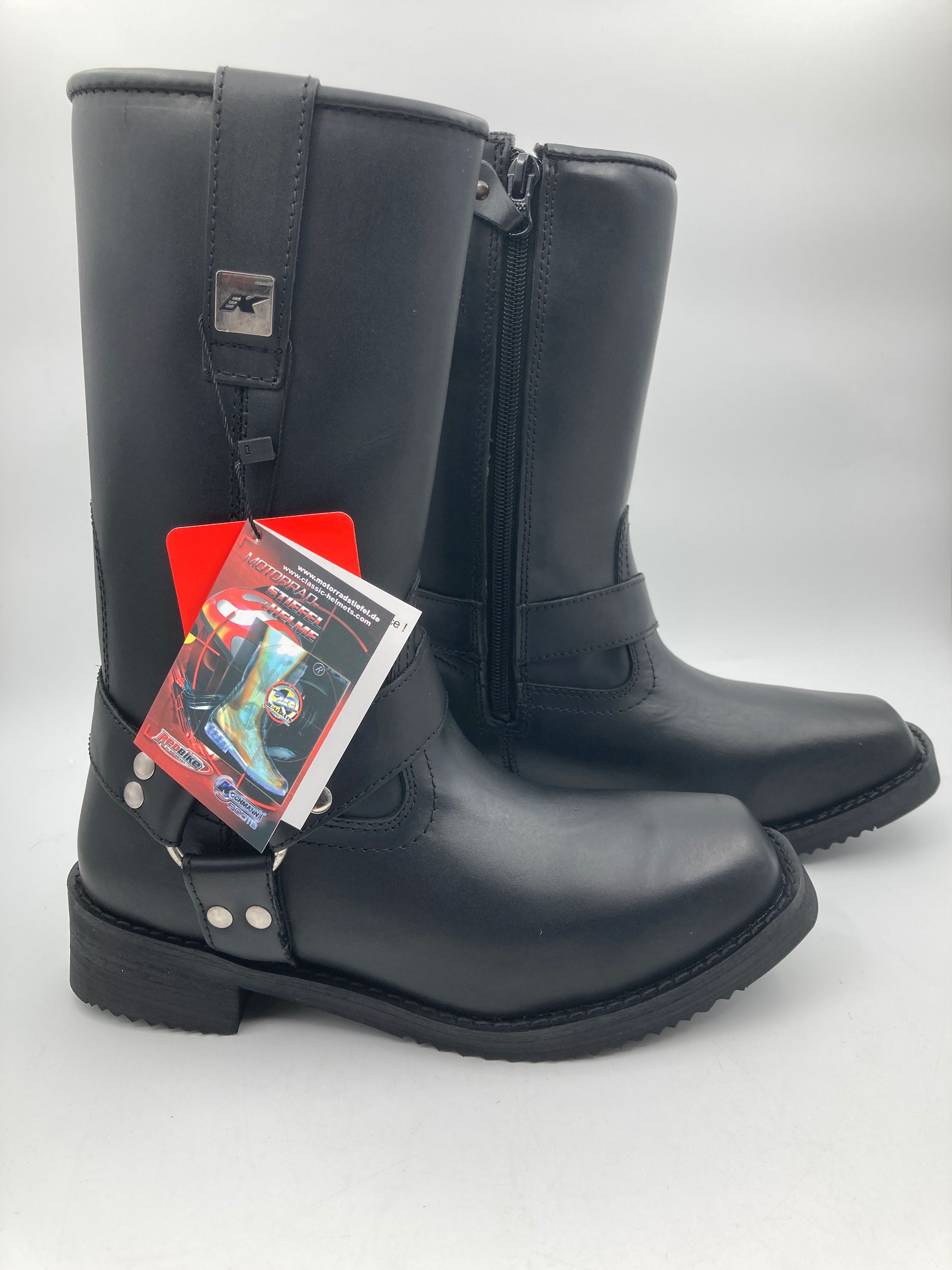 Billede fra myndighedens meddelelse af det tilbagekaldte produkt Kochmann Motorcycle Boots Nashville black. Årsag: OKTILTAG.