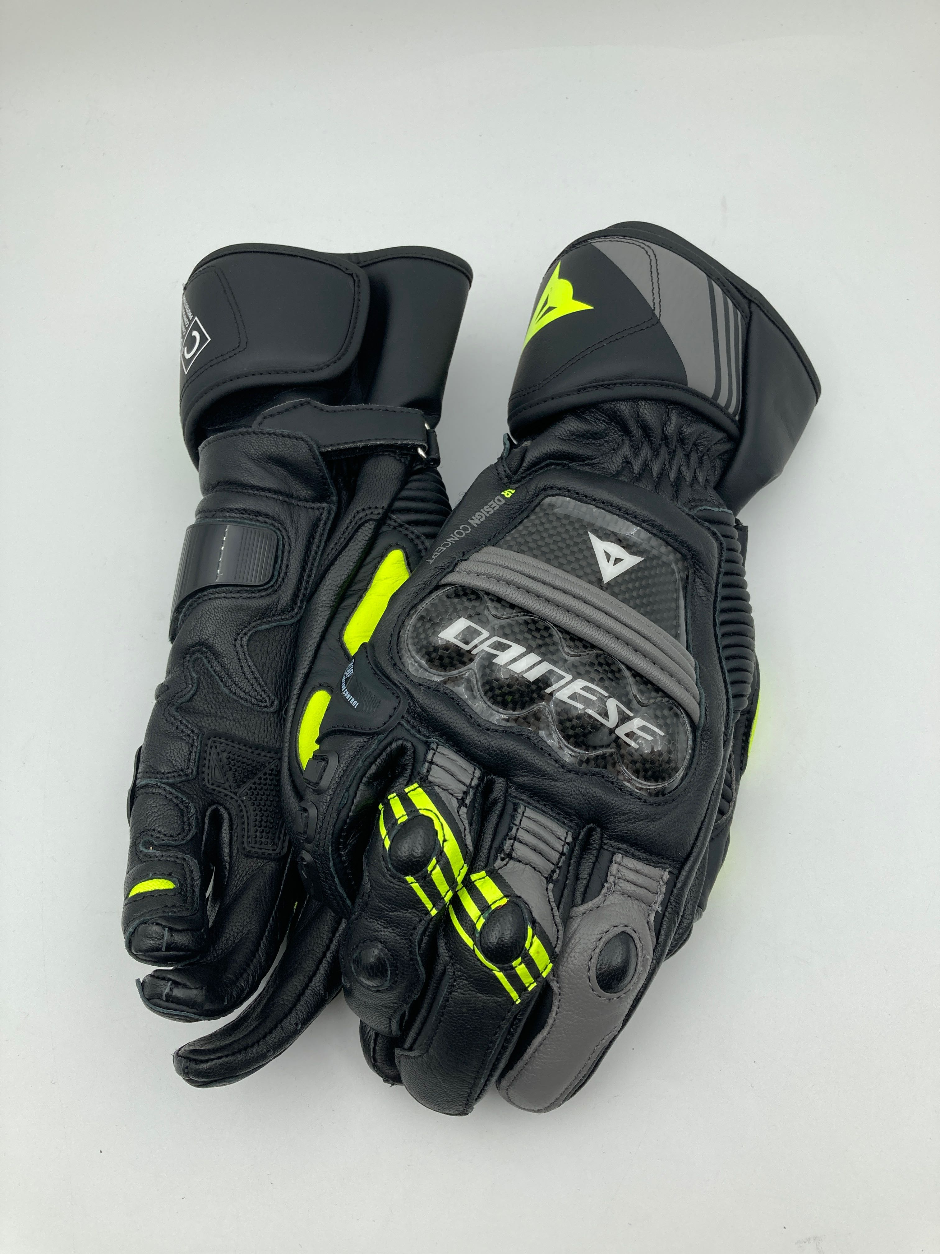 Billede fra myndighedens meddelelse af det tilbagekaldte produkt Dainese Druid 4, gloves. Årsag: OKTILTAG.