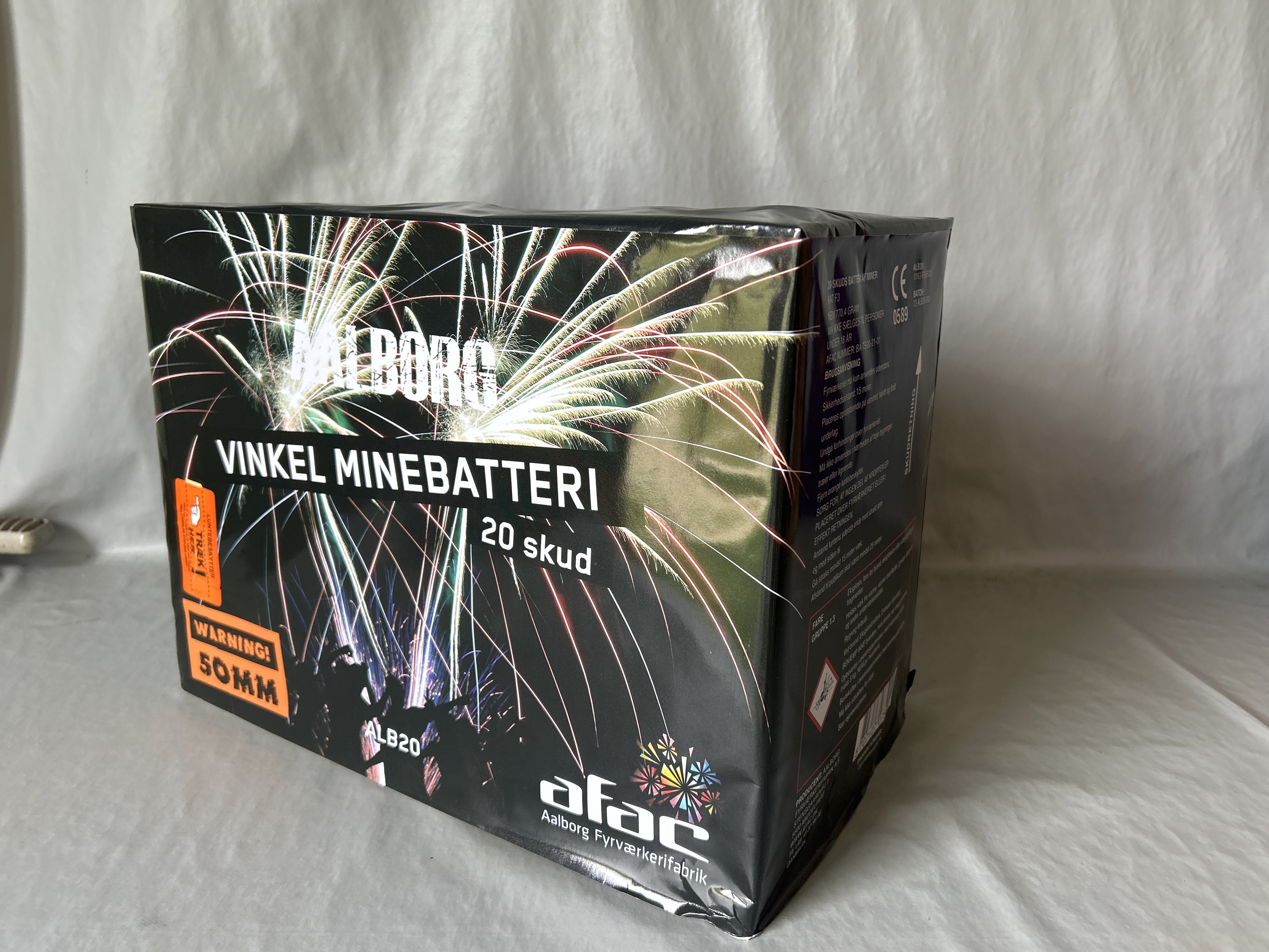 Billede fra myndighedens meddelelse af det tilbagekaldte produkt Aalborg Vinkel Minebatteri 20 skud. Årsag: OVERTRÆD.