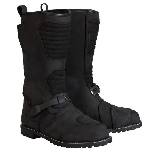 Billede fra myndighedens meddelelse af det tilbagekaldte produkt https://www.maidstonehd.co.uk/collections/boots/products/merlin-teton-d30-boot-black?variant=43563703468273. Årsag: OKTILTAG.