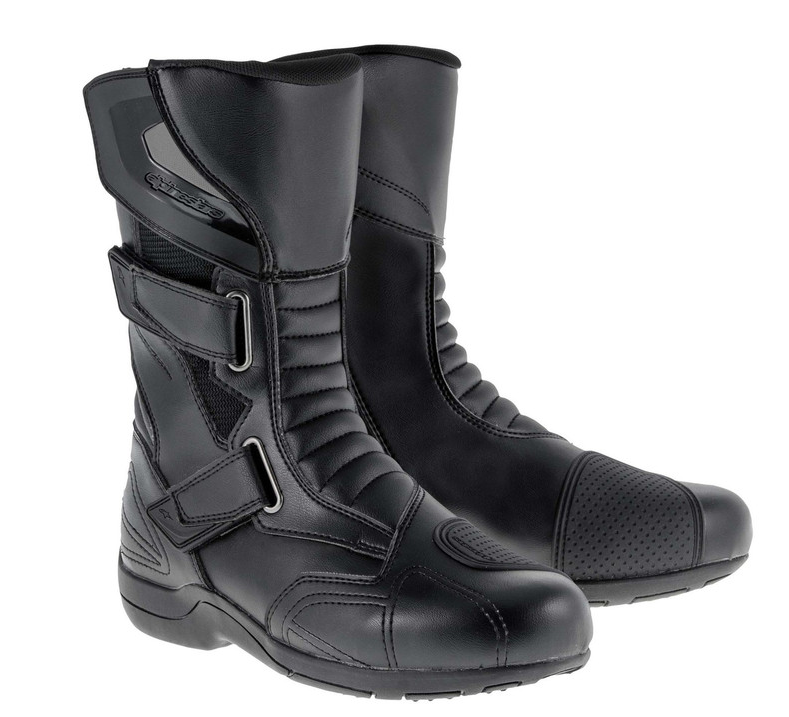 Billede fra myndighedens meddelelse af det tilbagekaldte produkt Alpinestars Roam 2 Waterproof Boots - Black. Årsag: OVERTRÆD.