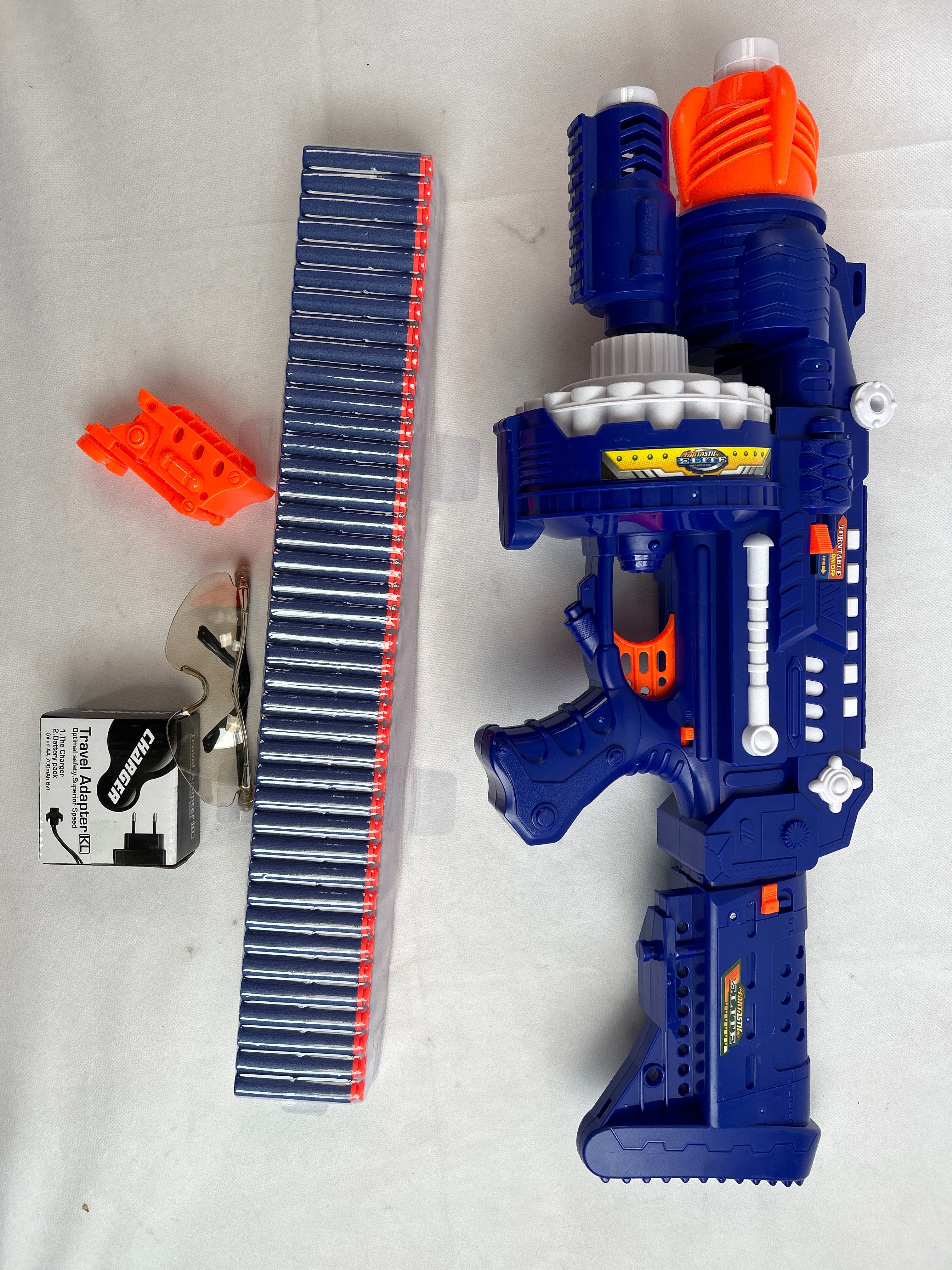 Billede fra myndighedens meddelelse af det tilbagekaldte produkt Fuldautomatisk Soft Bullet Gun inkl. 40 pile-magasin. Årsag: OVERTRÆD.