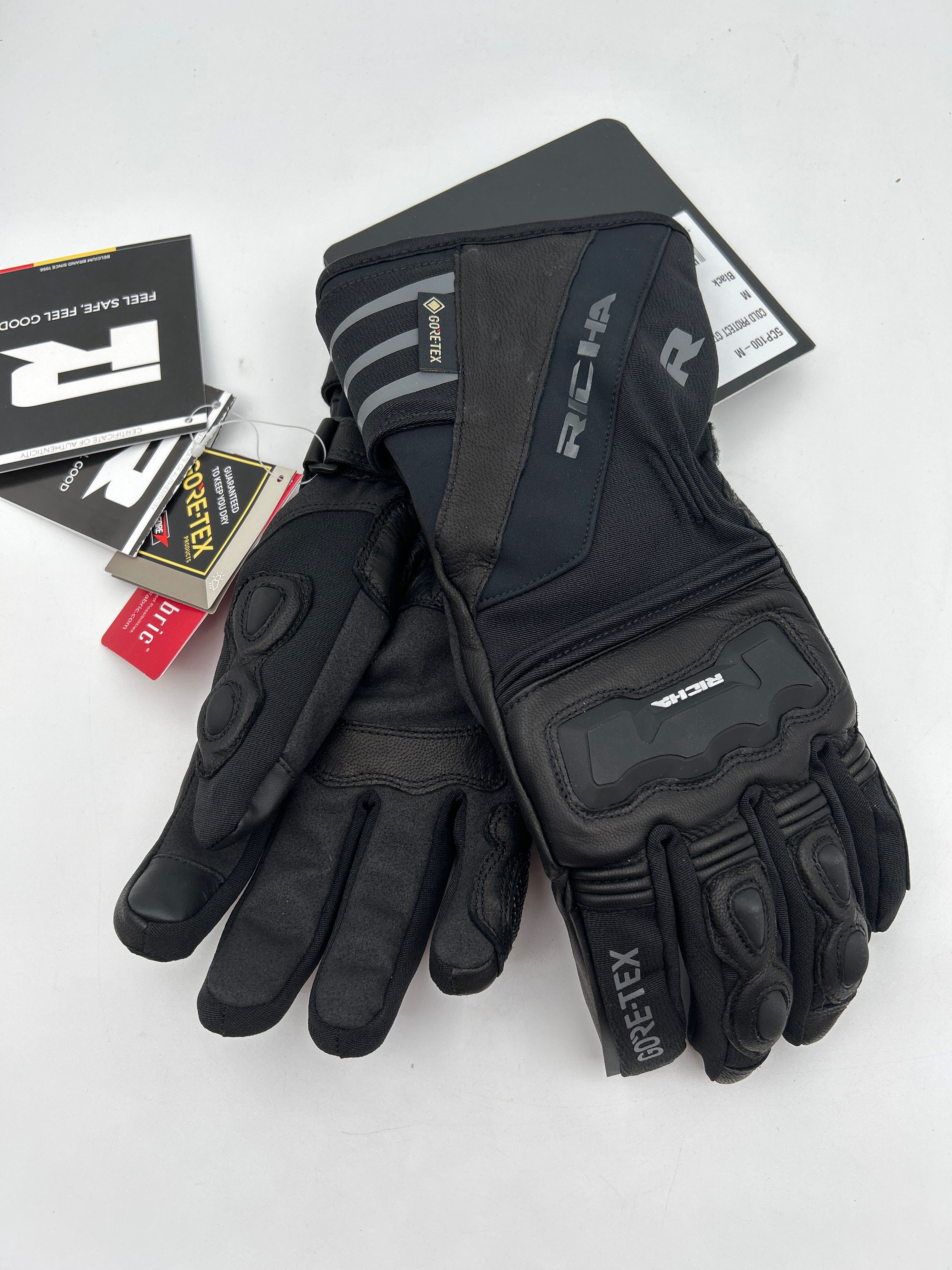 Billede fra myndighedens meddelelse af det tilbagekaldte produkt Richa Cold Protect Gore-Tex Gloves - Black. Årsag: OKTILTAG.