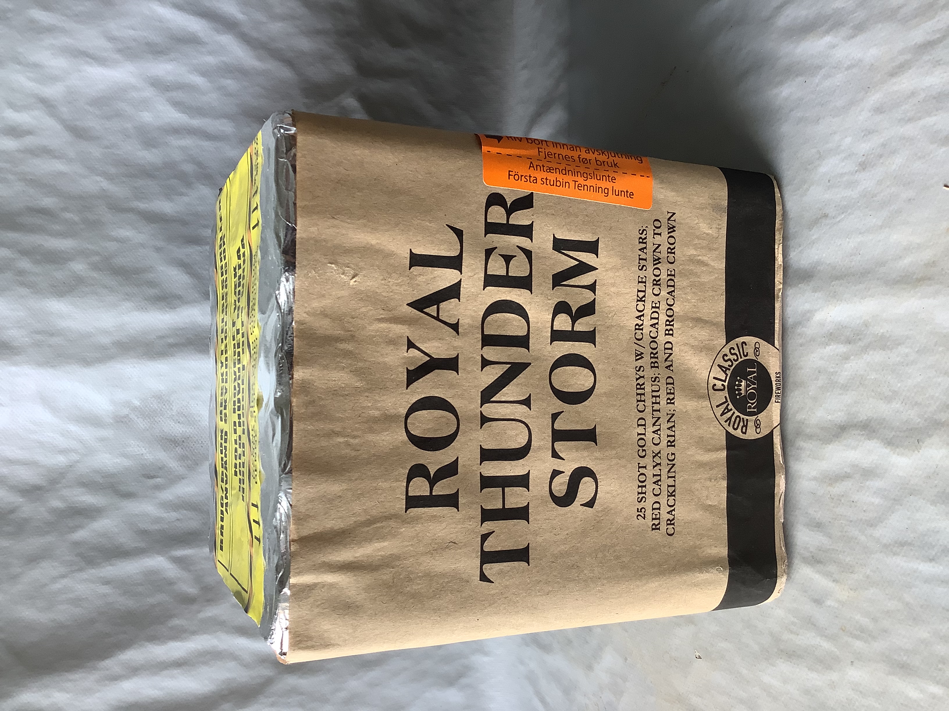 Billede fra myndighedens meddelelse af det tilbagekaldte produkt THUNDERSTORM 25 skuds batteri med CE-reg.nr. 1170-F2-02097. Årsag: OVERTRÆD.