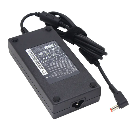 Billede fra myndighedens meddelelse af det tilbagekaldte produkt 180W 19.5V 9.23A AC Adapter Charger For Acer Predator Triton 300 Gaming Laptop ADP-180MB K. Årsag: OKTILTAG.