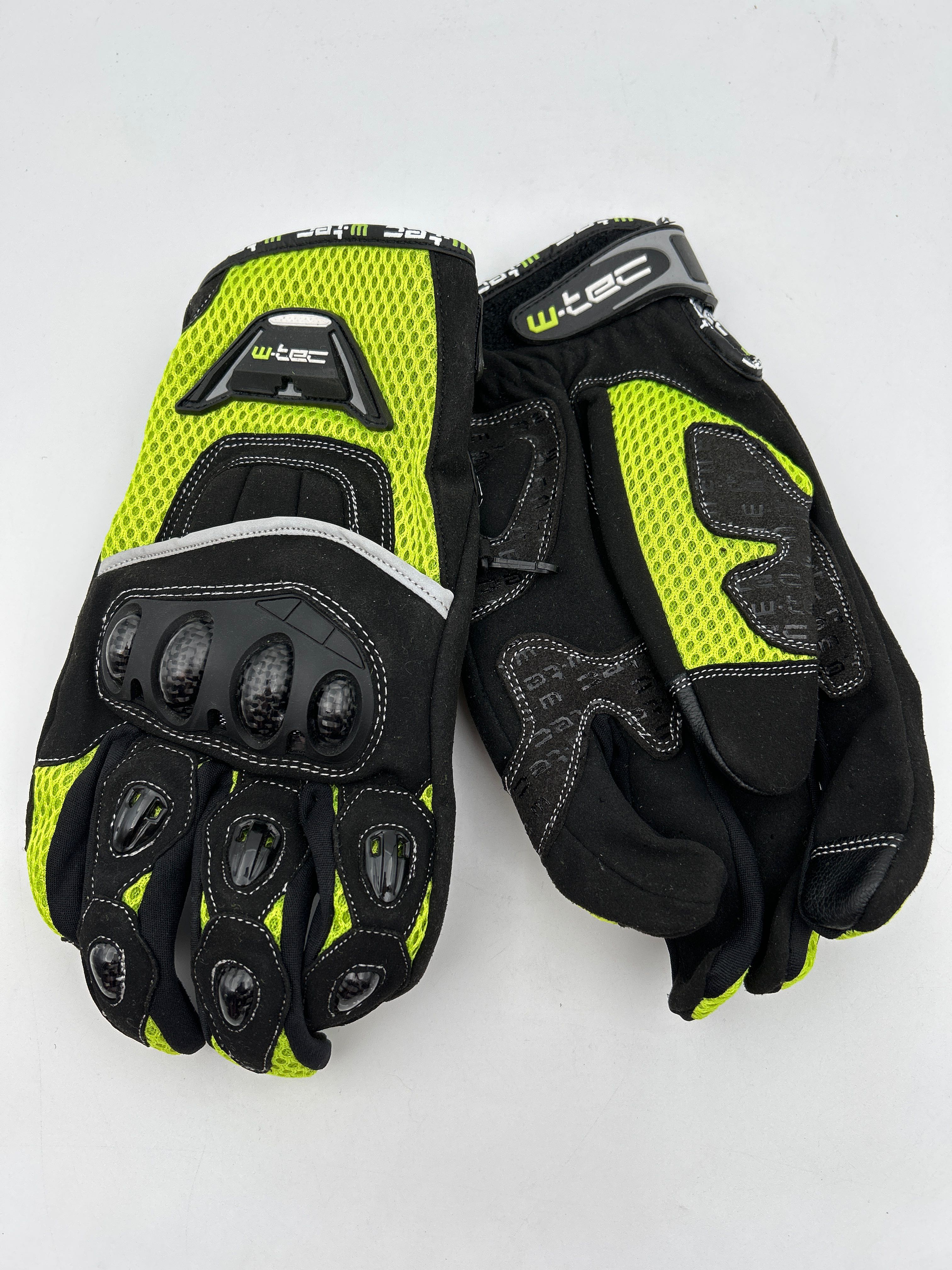 Billede fra myndighedens meddelelse af det tilbagekaldte produkt Motorcycle Gloves W-TEC Upgear - Black-Fluo, 3XL. Årsag: OVERTRÆD.