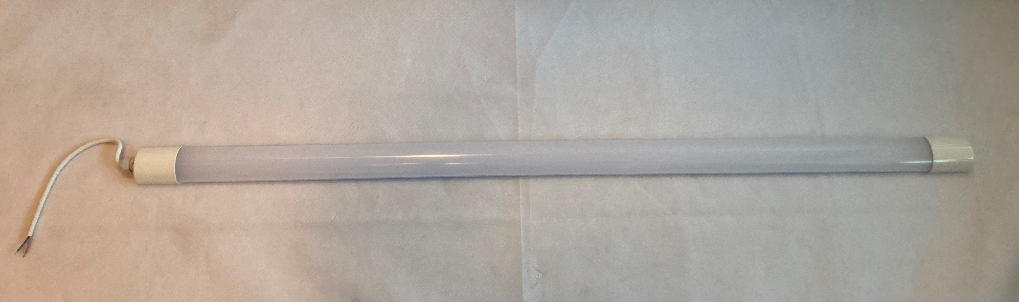 Billede fra myndighedens meddelelse af det tilbagekaldte produkt LIMEA MINI LED Armatur - 120cm - 4000 lm - 36W - 4000K - IP65. Årsag: OVERTRÆD.