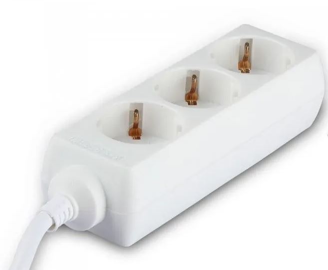 Billede fra myndighedens meddelelse af det tilbagekaldte produkt V-Tac stikdåse 3 alm. stik, hvid, 1,5 meter ledning -. Årsag: OKTILTAG.