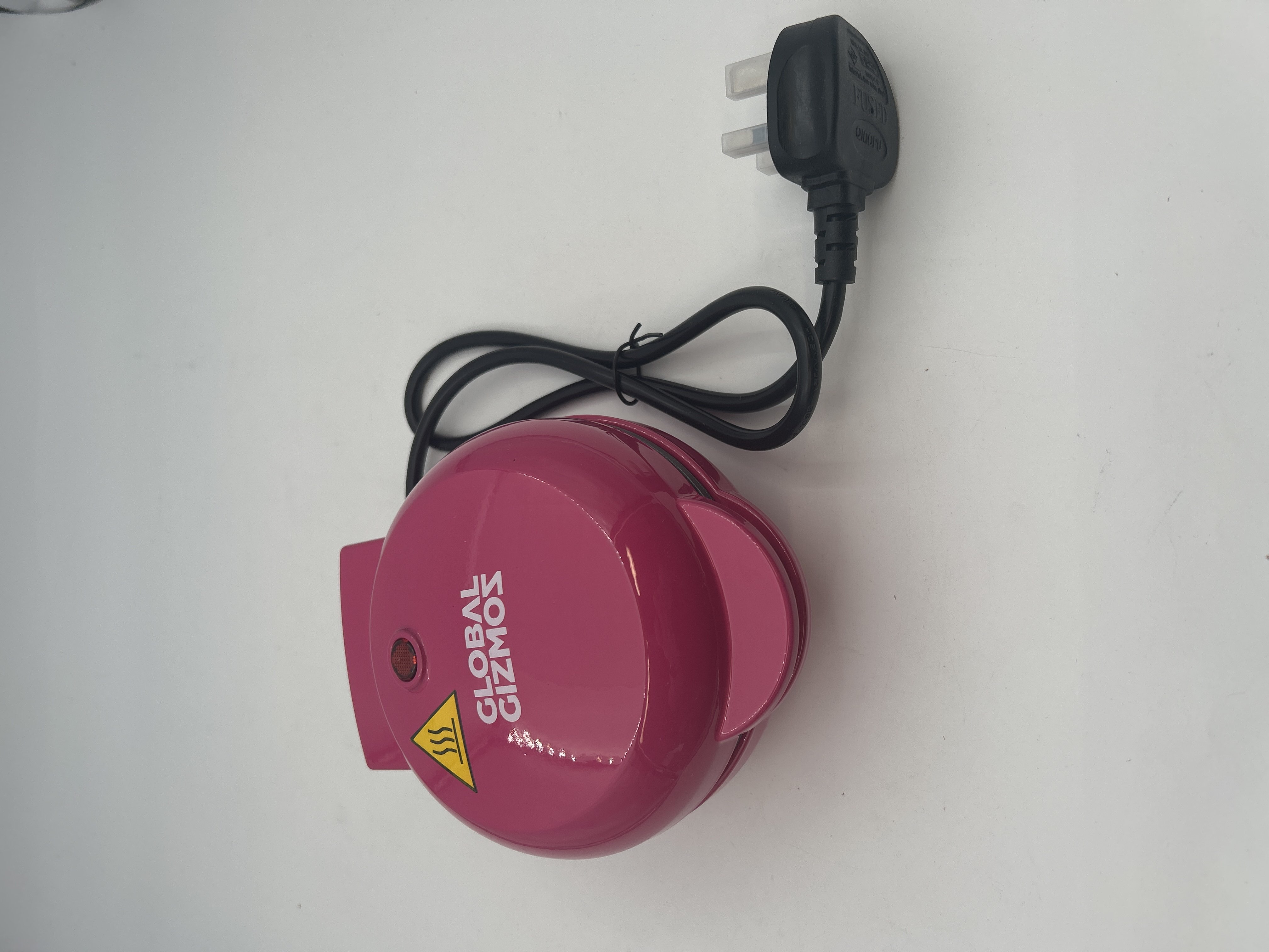 Billede fra myndighedens meddelelse af det tilbagekaldte produkt Global Gizmos 37619 Mini Heart Waffle Maker. Årsag: OVERTRÆD.